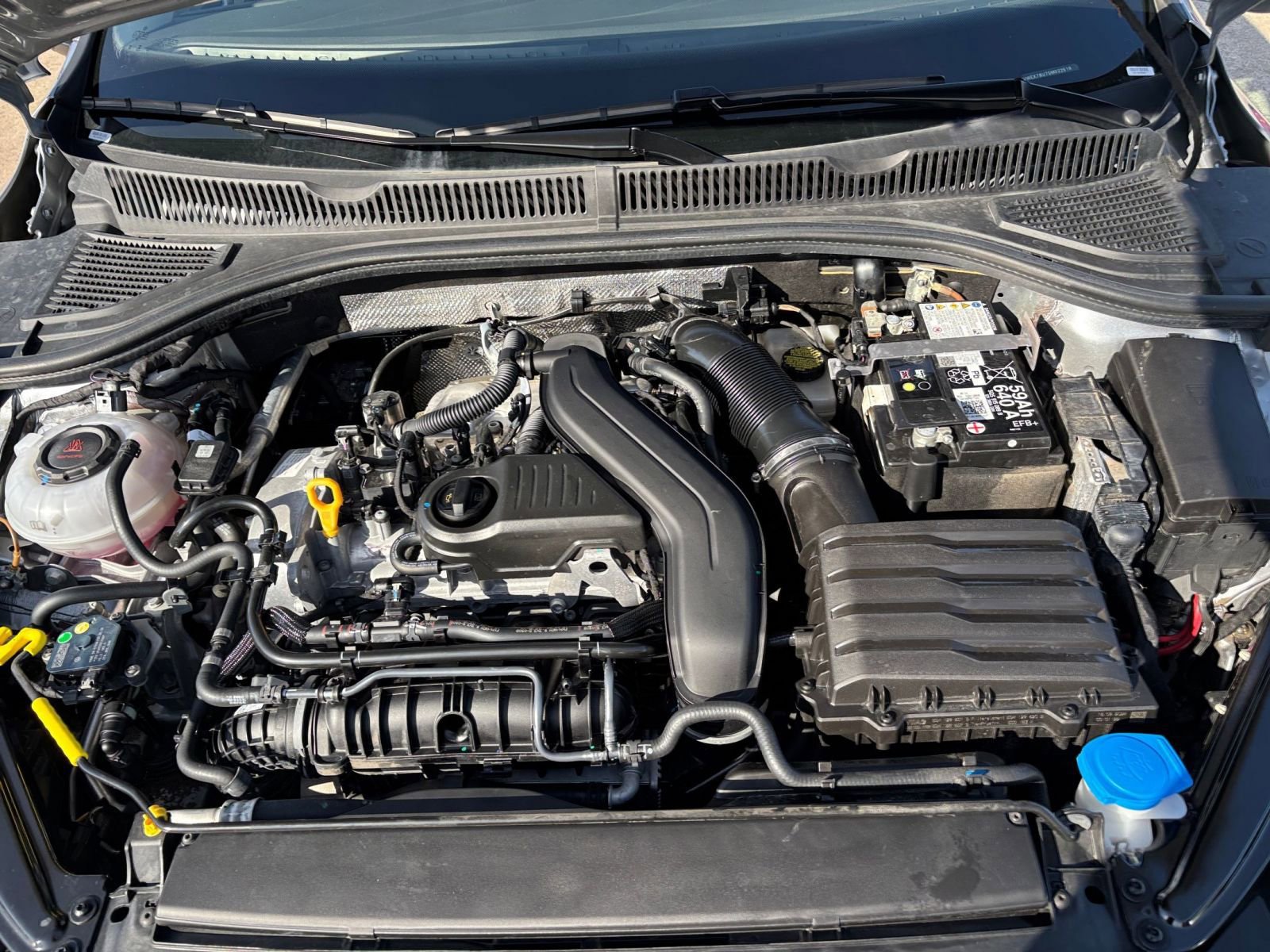 Thumbnail: 2025 Volkswagen Jetta - 32