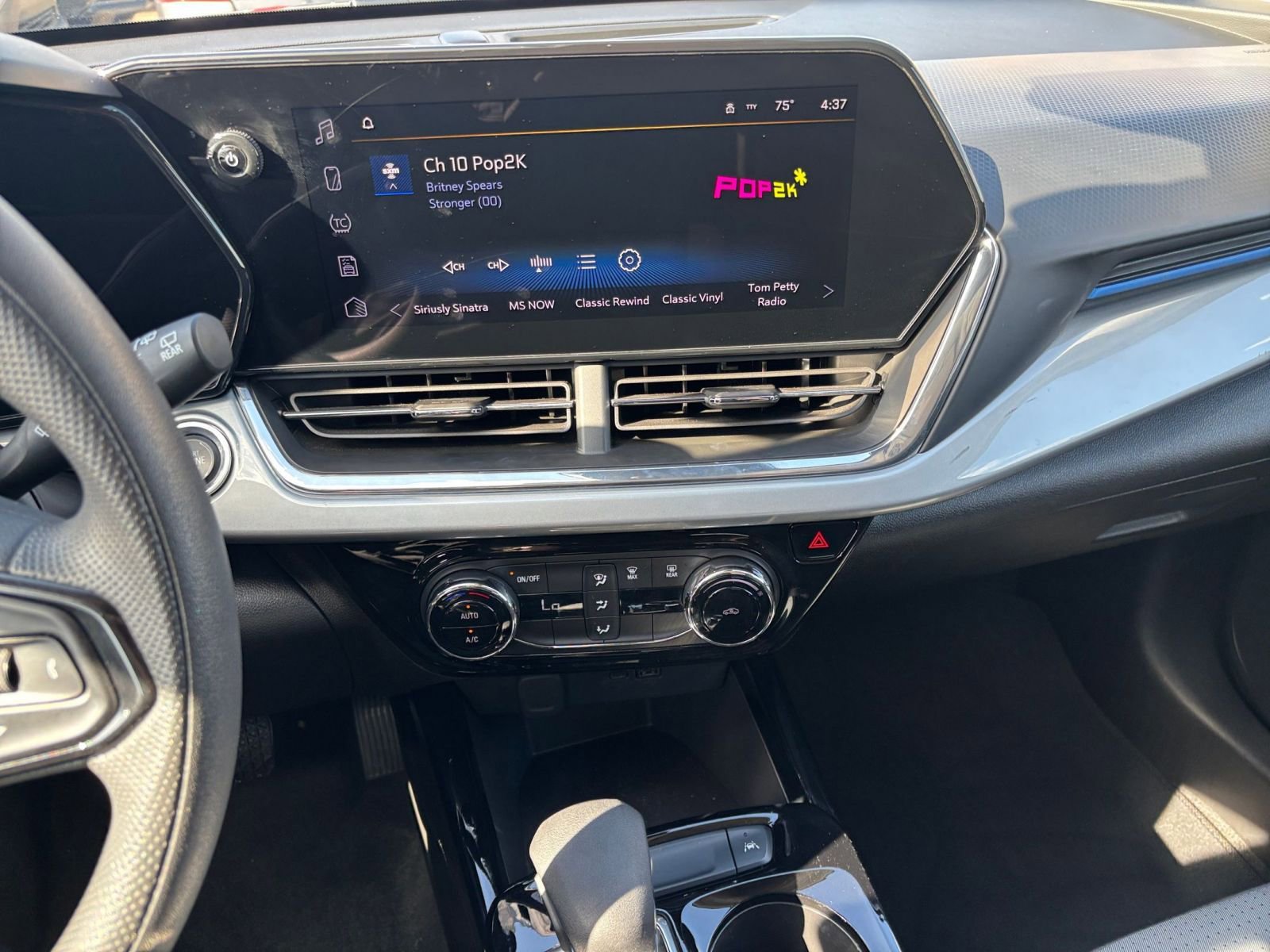 Thumbnail: 2025 Chevrolet Trax - 17