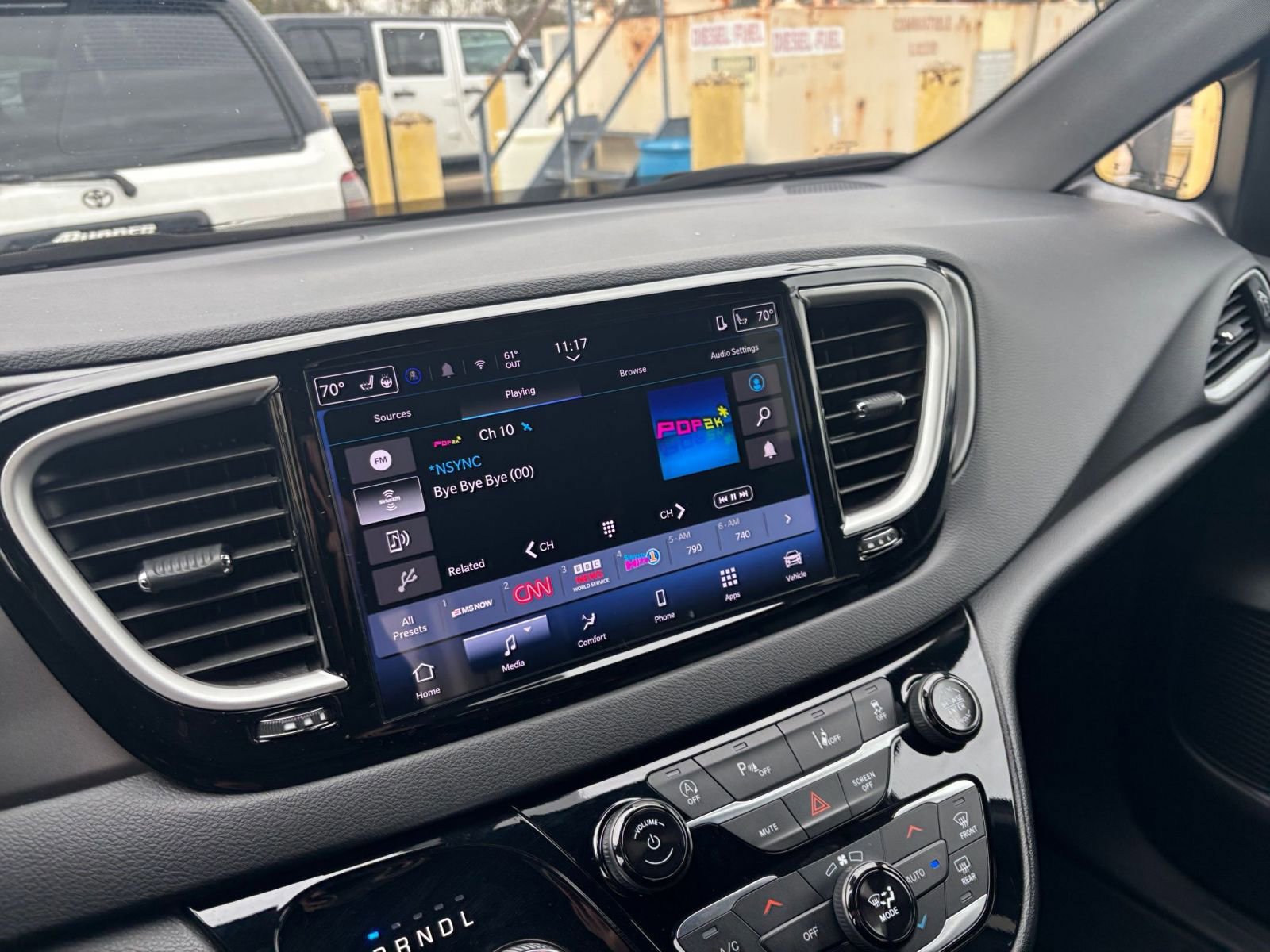 Thumbnail: 2025 Chrysler Pacifica - 18