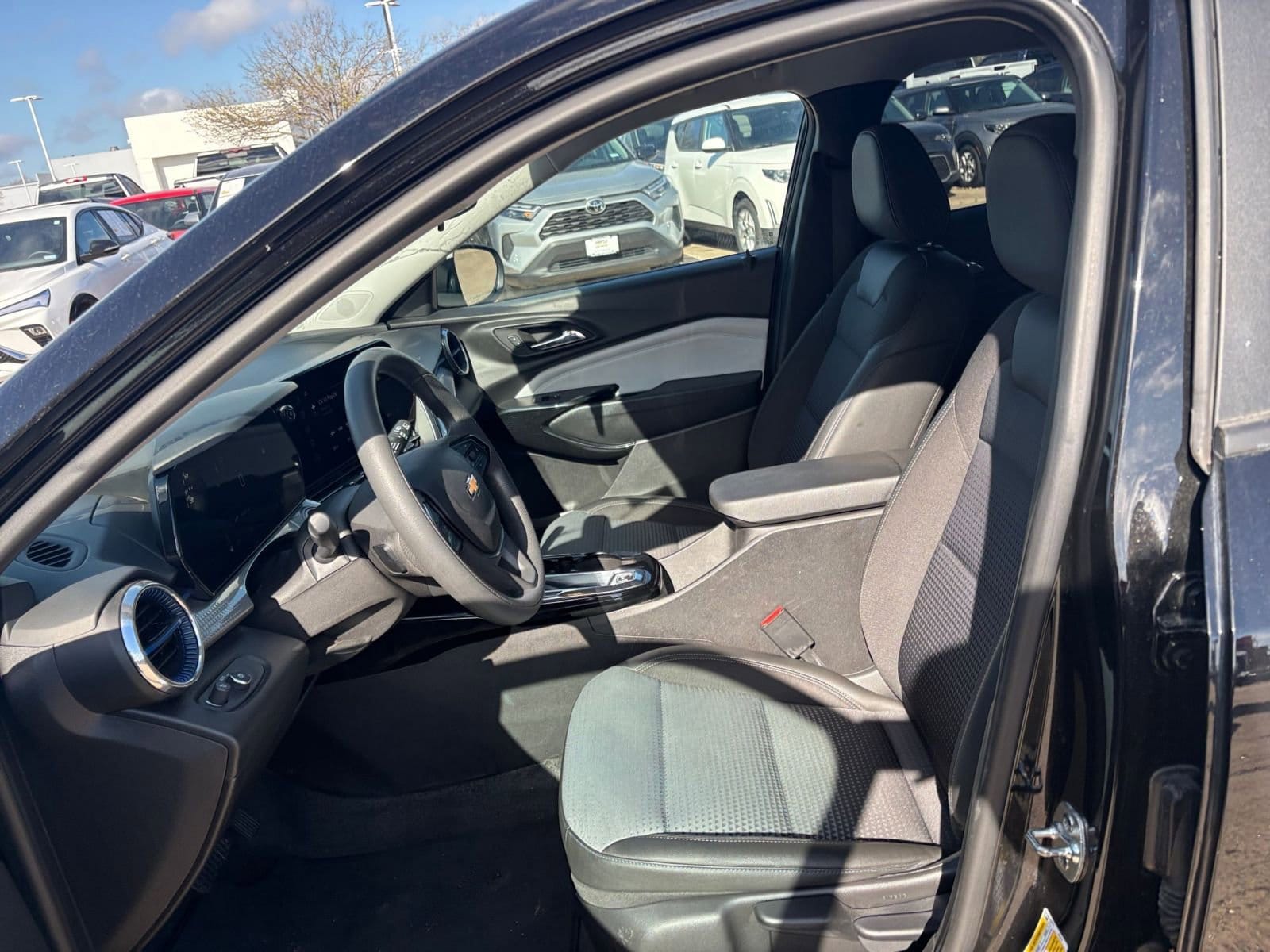 Thumbnail: 2025 Chevrolet Trax - 25