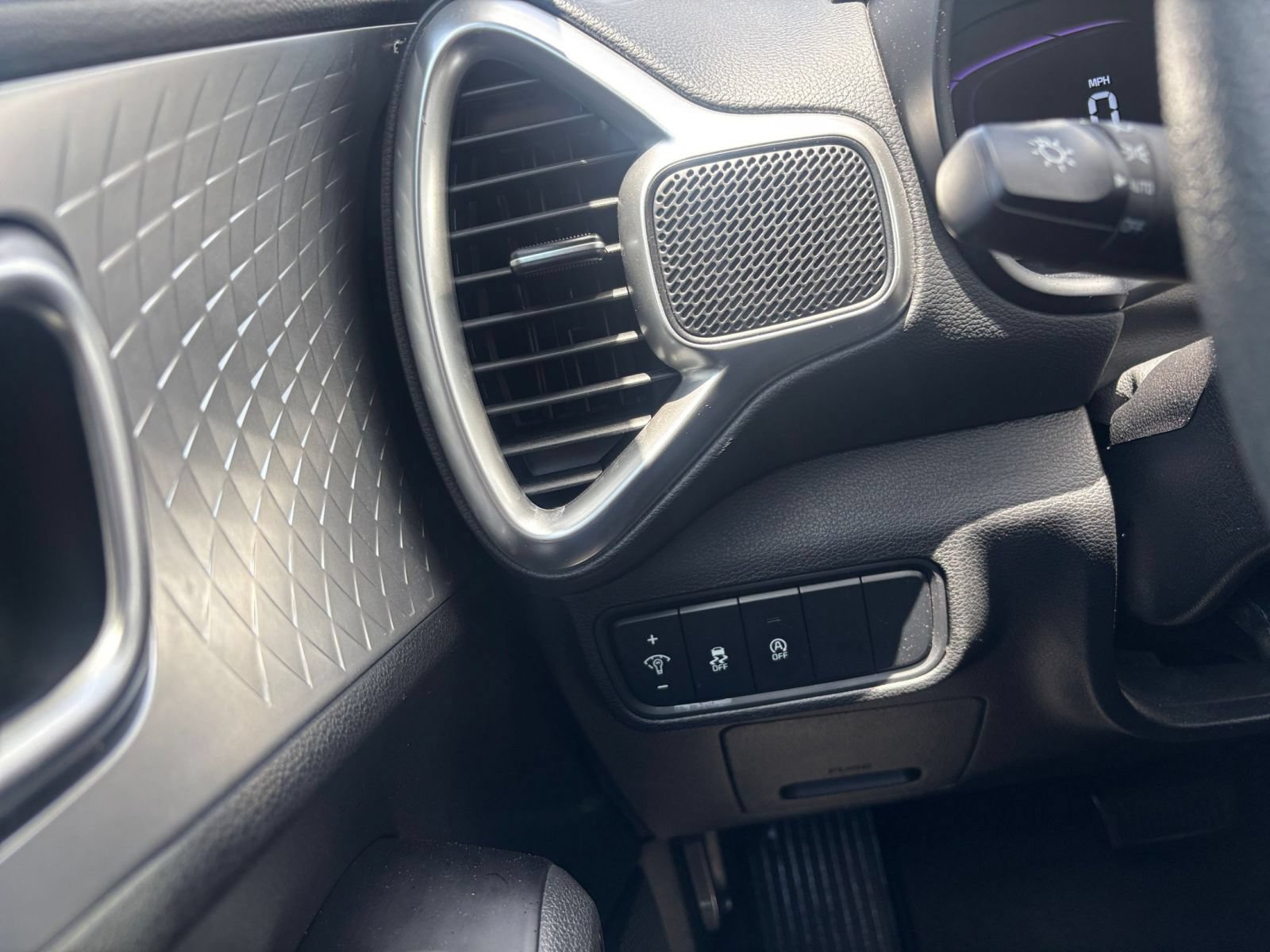 Thumbnail: 2025 Kia Soul - 32