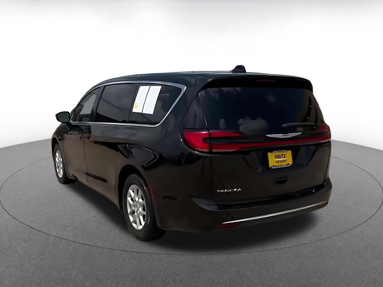 Thumbnail: 2023 Chrysler Pacifica - 13