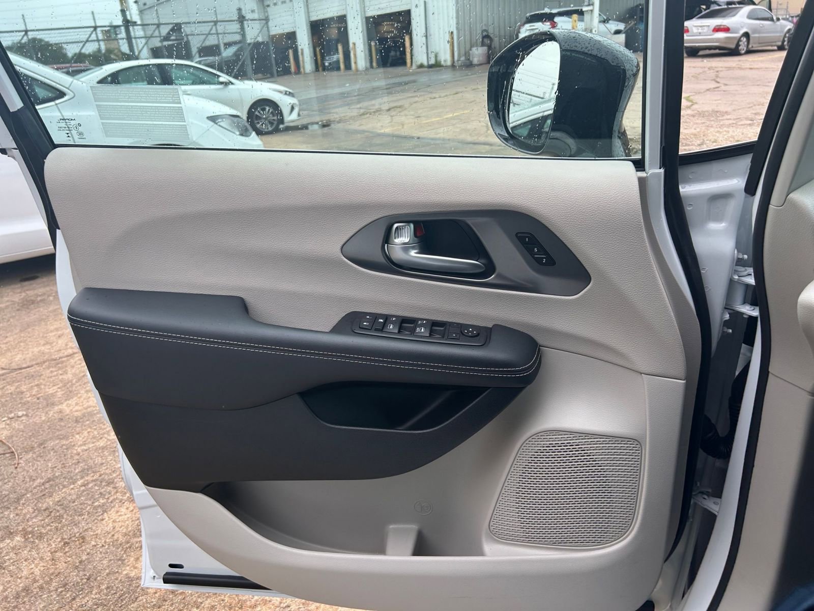 Thumbnail: 2024 Chrysler Pacifica - 16