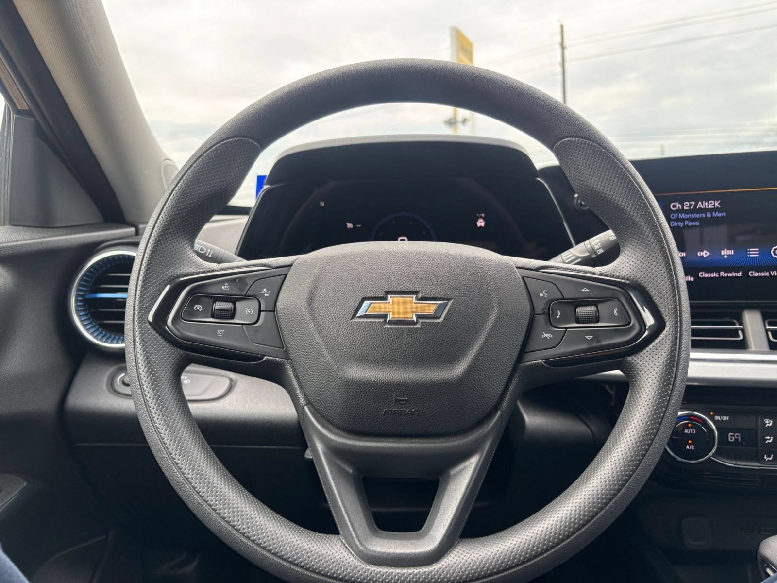 Thumbnail: 2025 Chevrolet Trax - 27