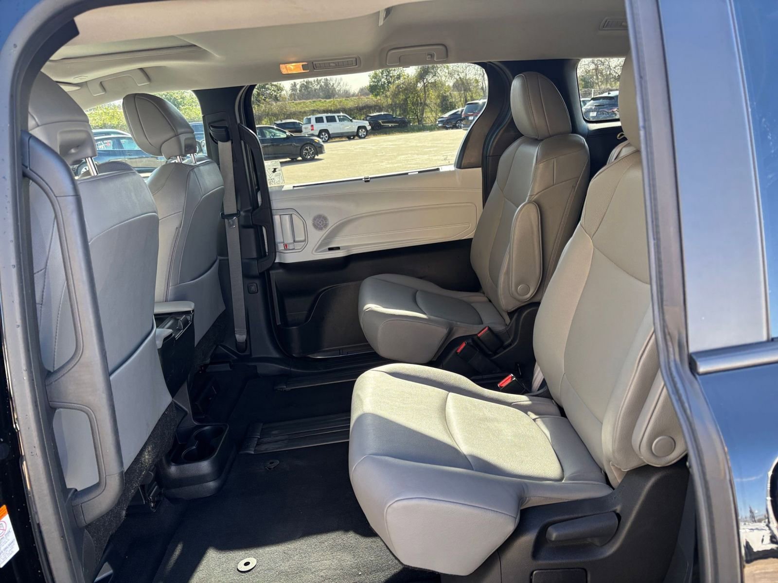 Thumbnail: 2025 Toyota Sienna - 29