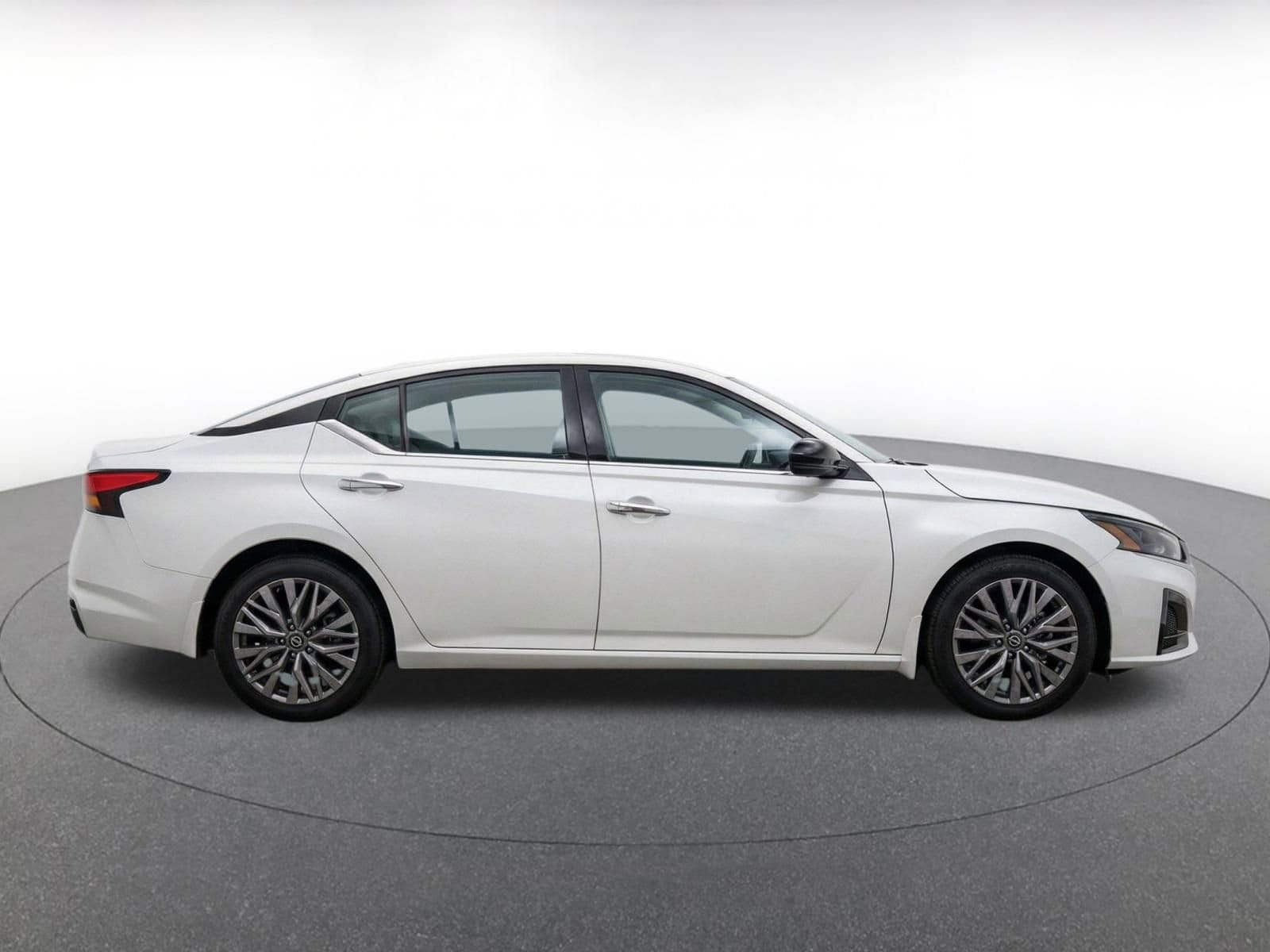 Thumbnail: 2025 Nissan Altima - 10