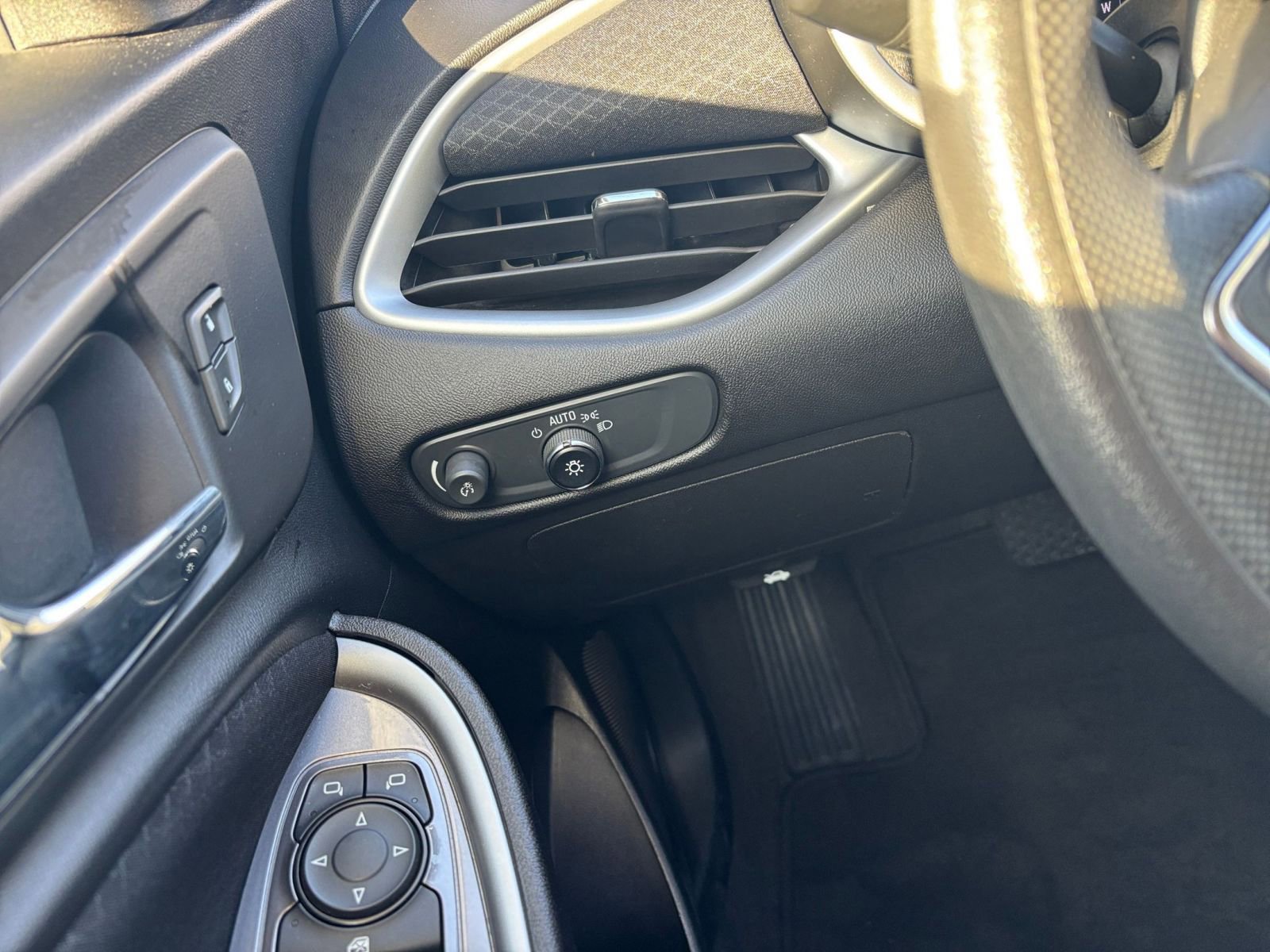 Thumbnail: 2023 Chevrolet Malibu - 34