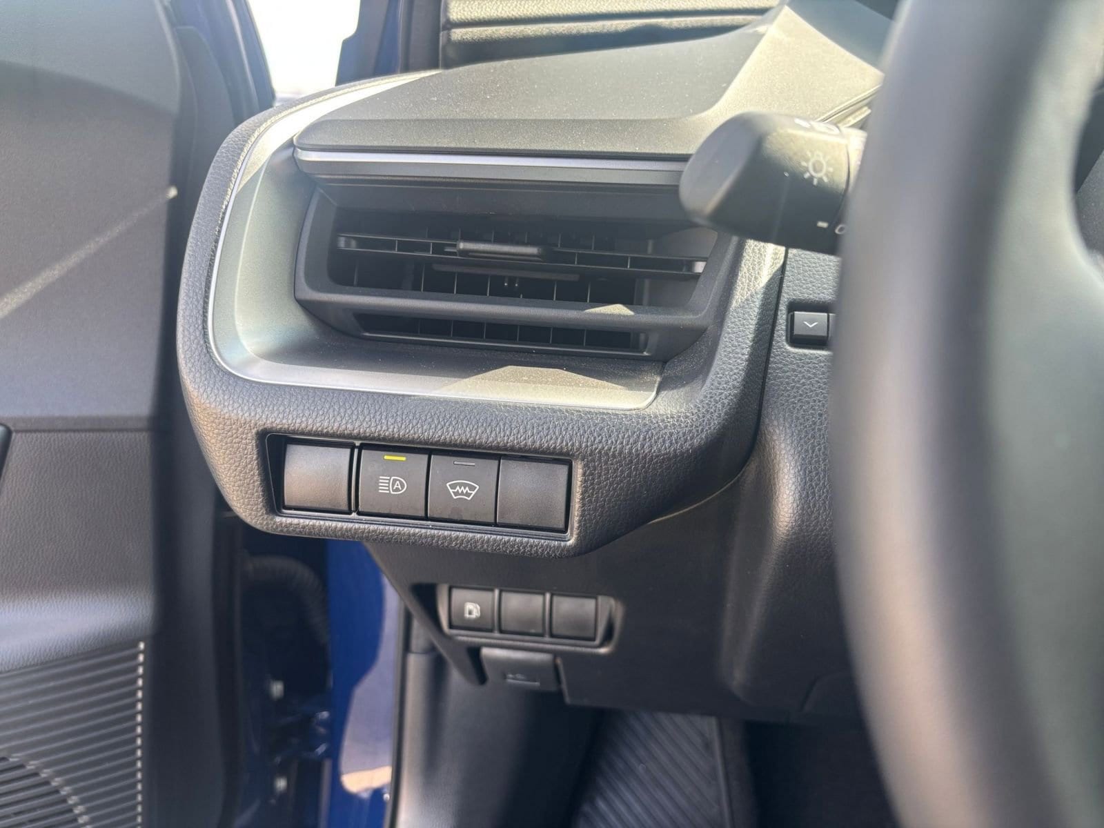 Thumbnail: 2025 Toyota Prius - 32