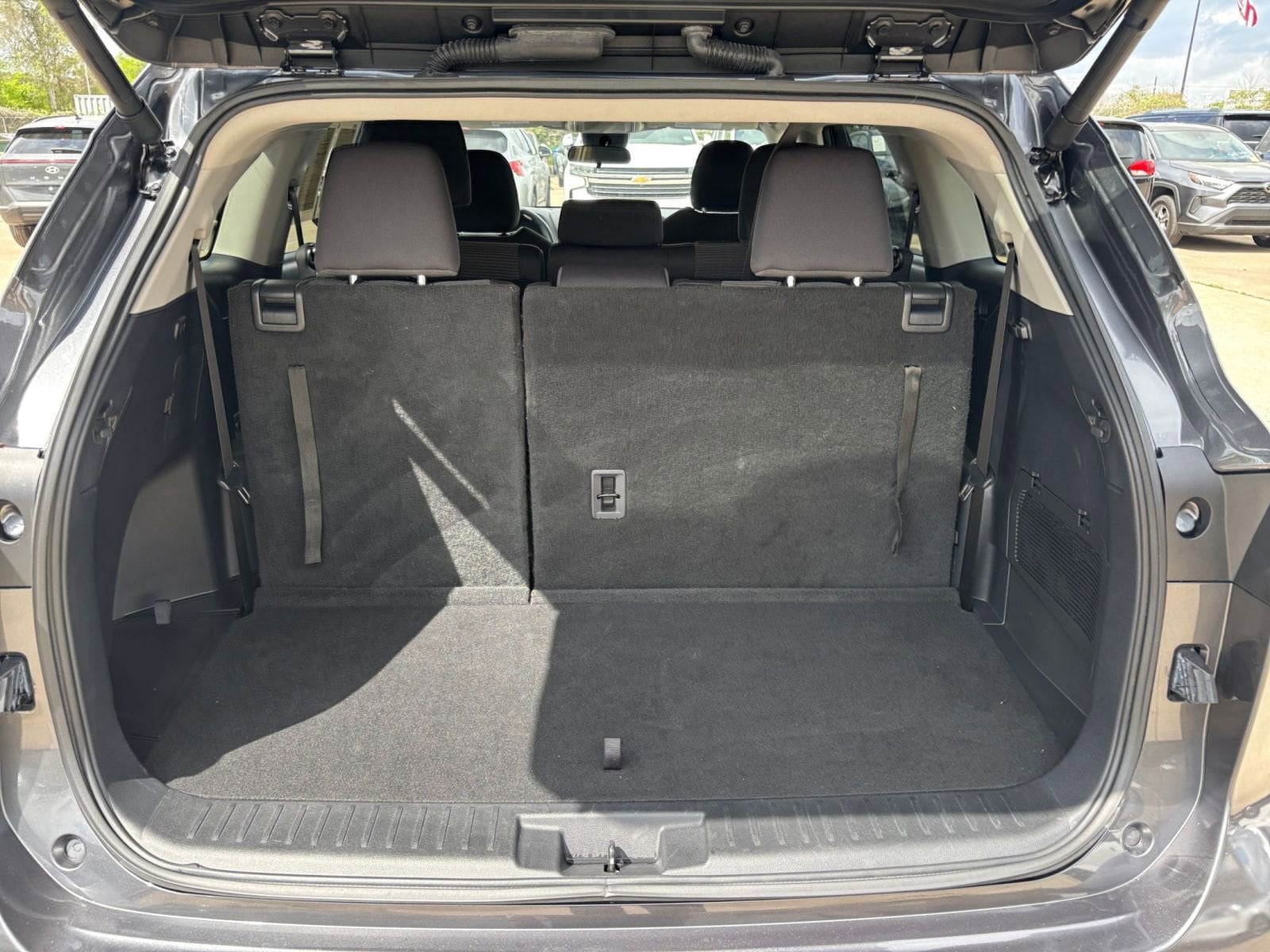 Thumbnail: 2025 Toyota Highlander - 33