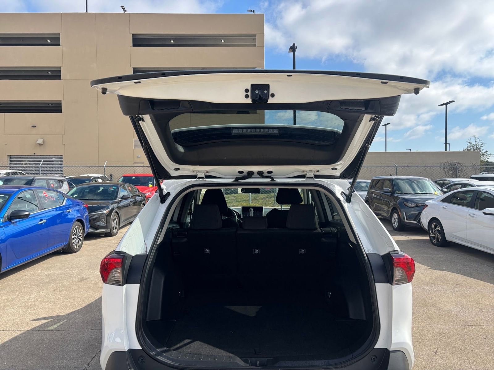 Thumbnail: 2025 Toyota RAV4 - 29