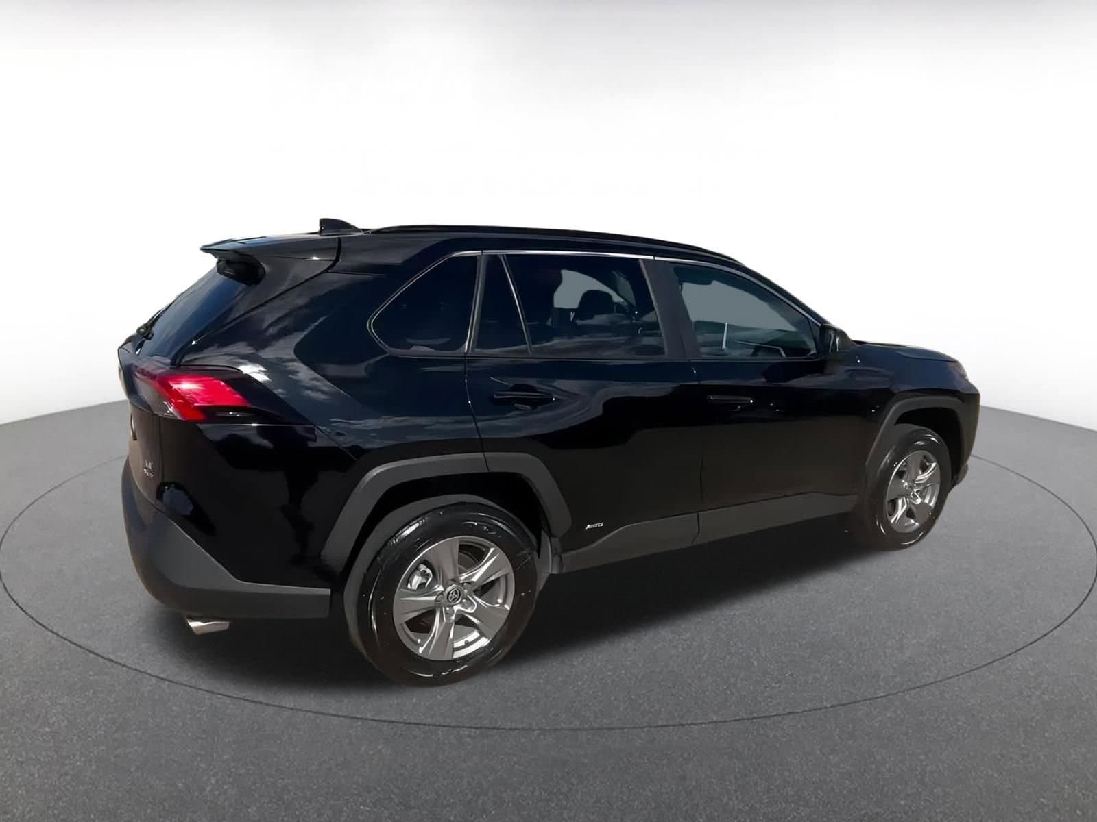 Thumbnail: 2025 Toyota RAV4 - 15