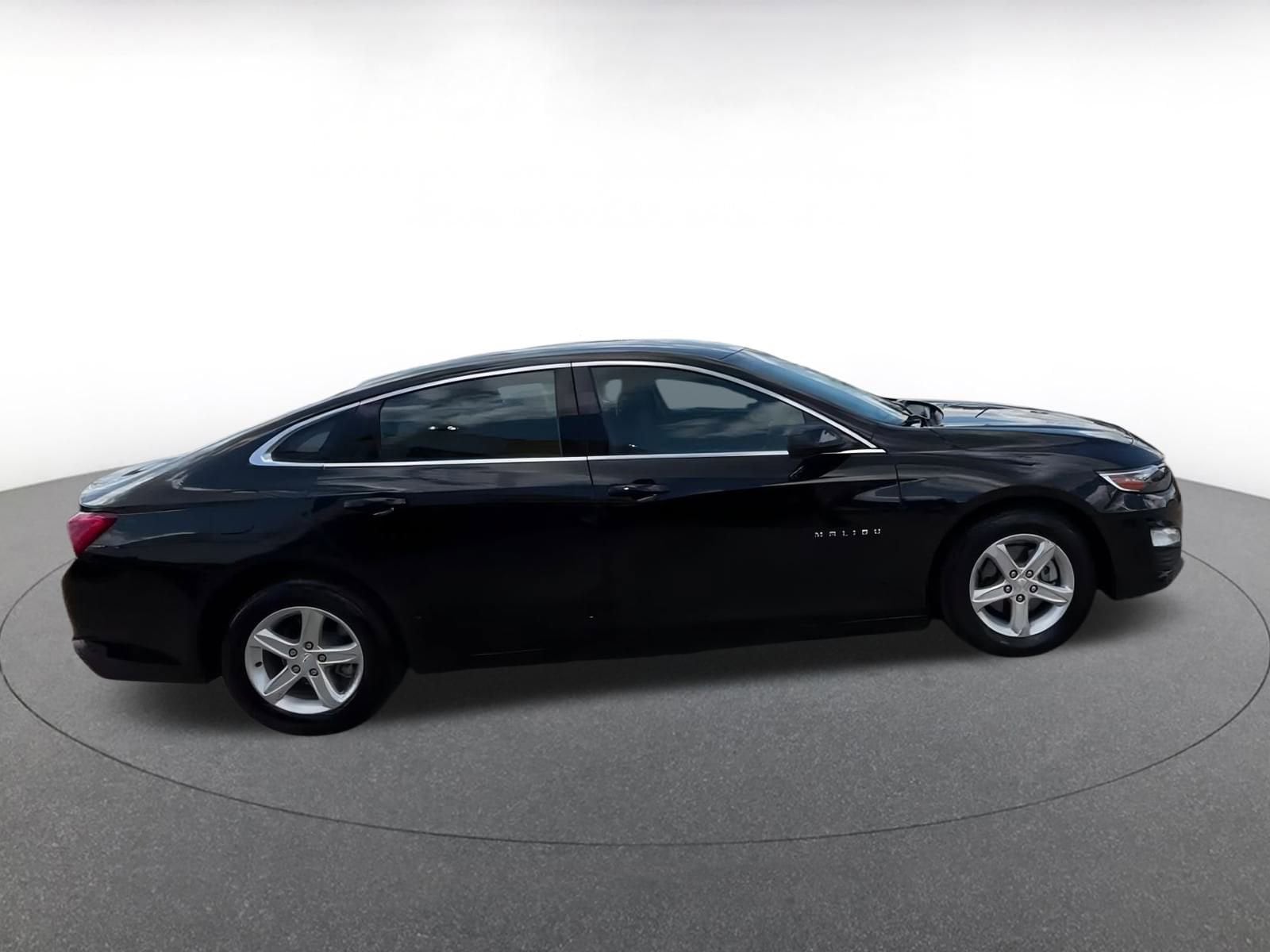 Thumbnail: 2024 Chevrolet Malibu - 16