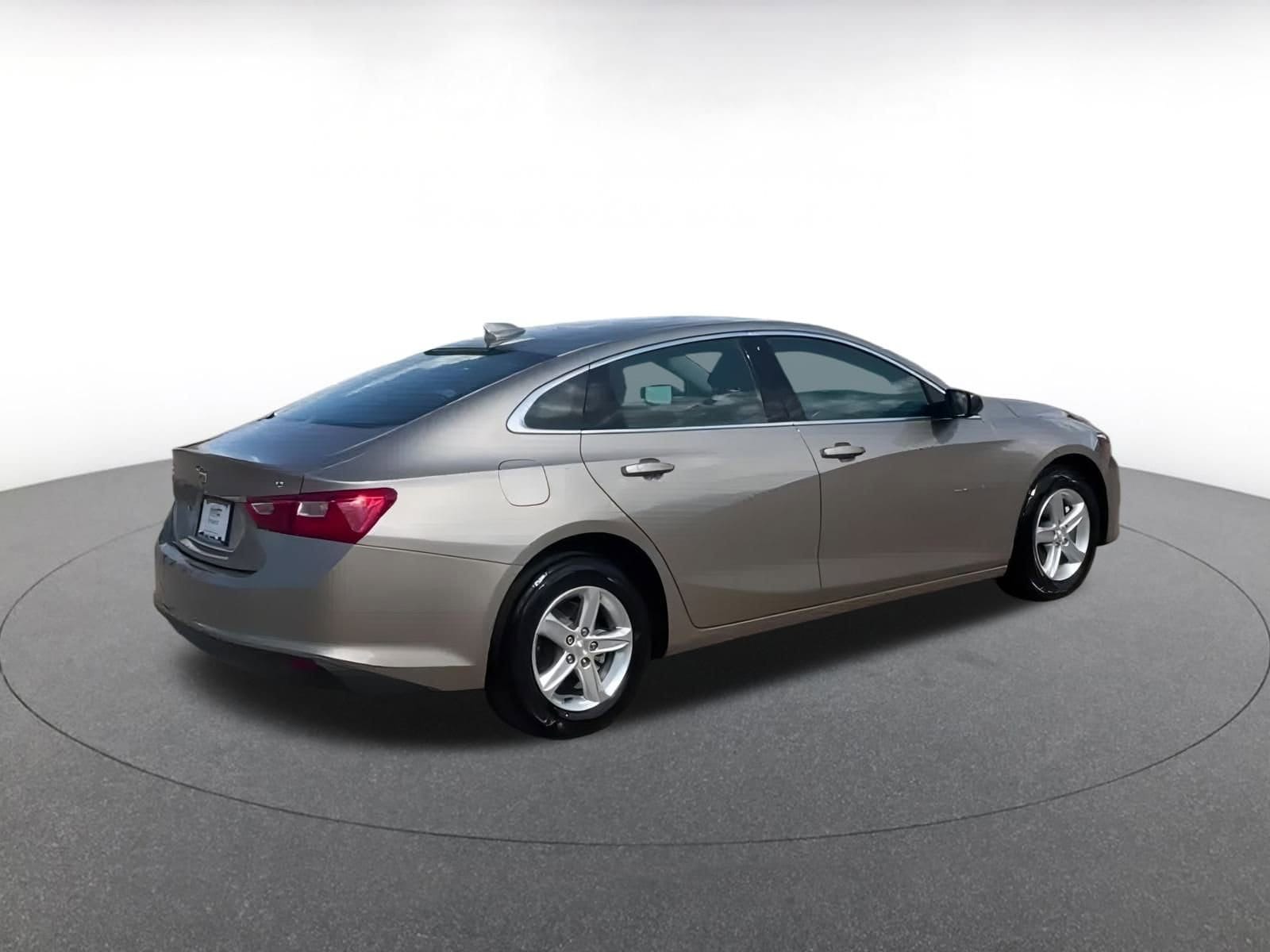 Thumbnail: 2024 Chevrolet Malibu - 15