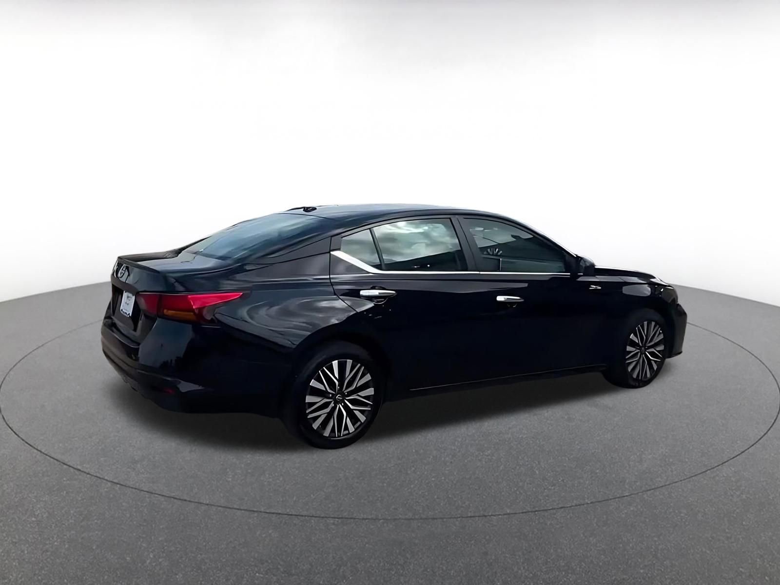 Thumbnail: 2025 Nissan Altima - 12