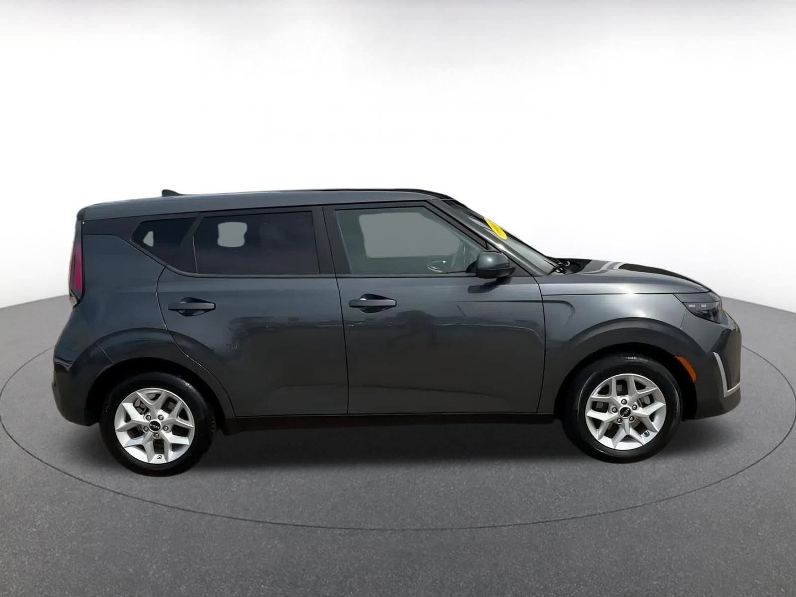 2023 Kia Soul LX 13
