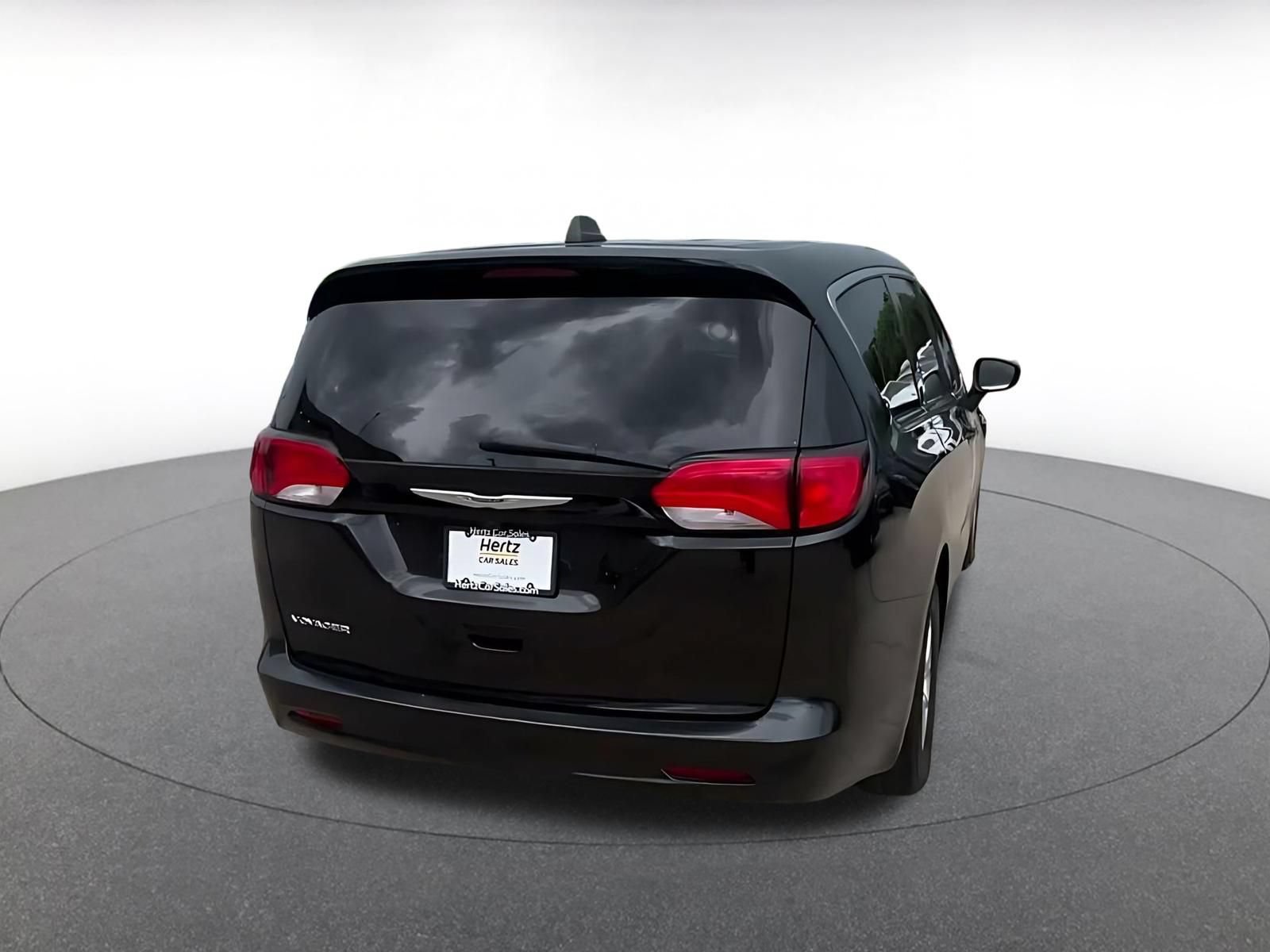 Thumbnail: 2023 Chrysler Voyager - 13