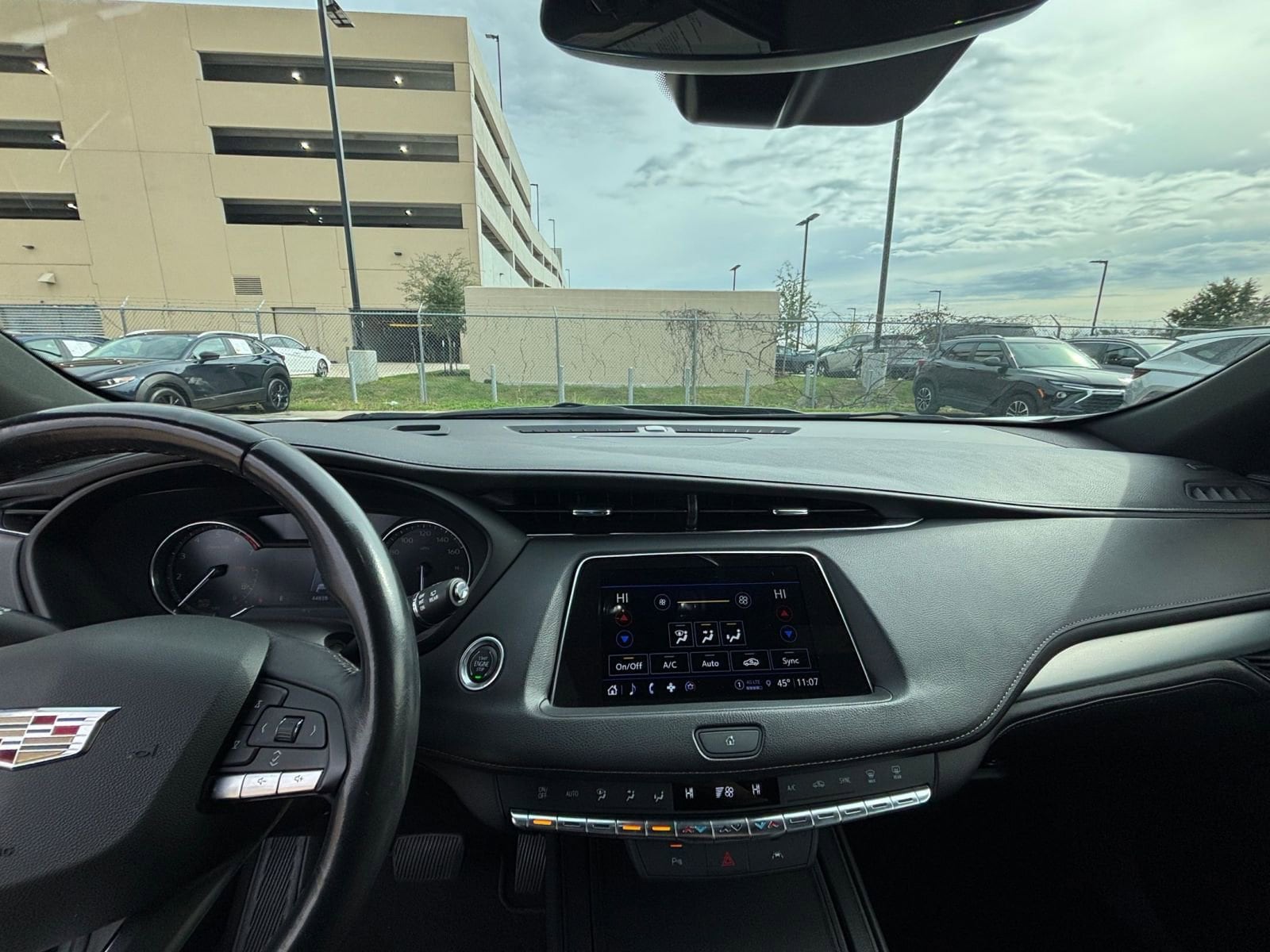 Thumbnail: 2023 Cadillac XT4 - 31