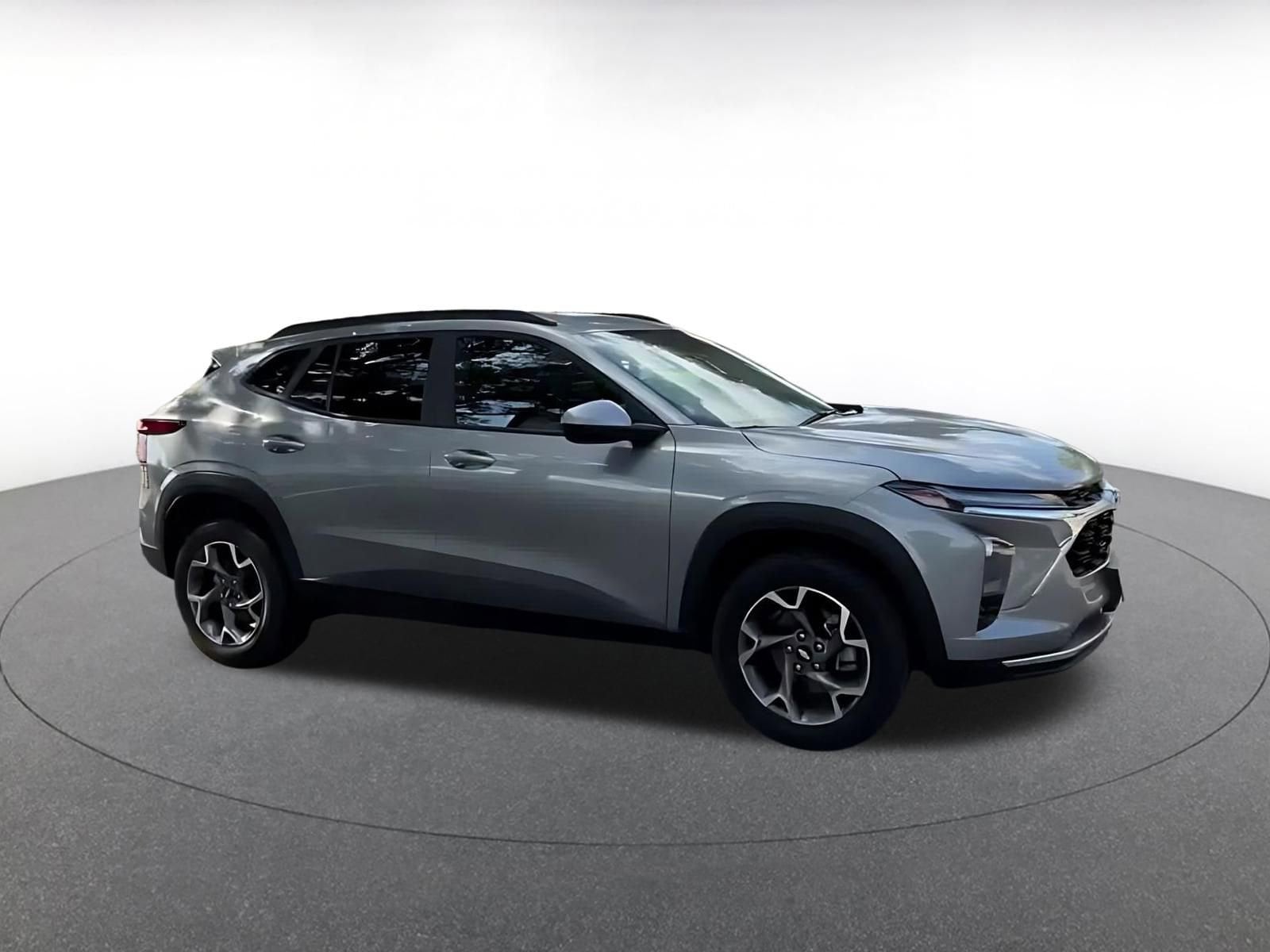 Thumbnail: 2025 Chevrolet Trax - 2