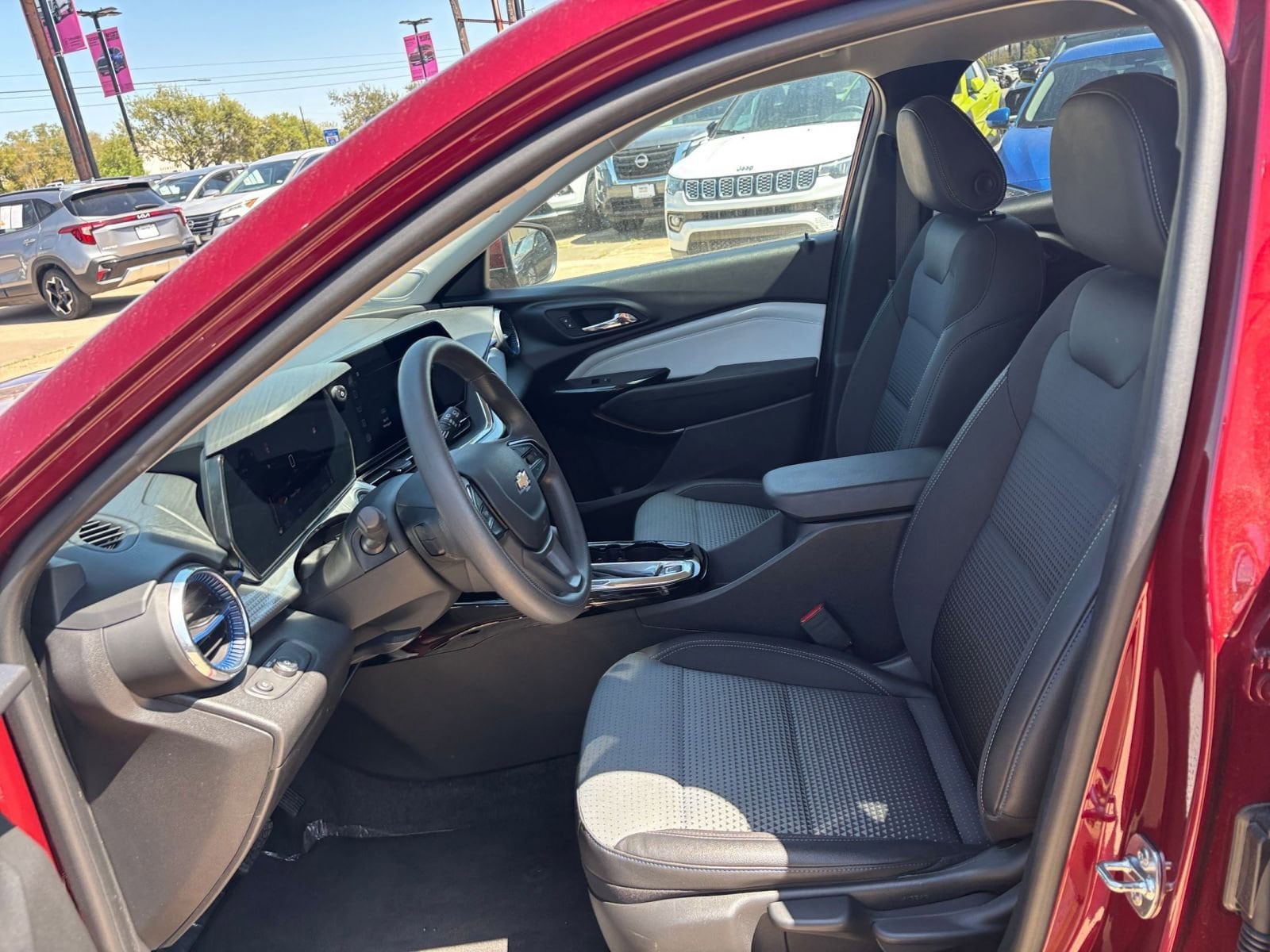 Thumbnail: 2025 Chevrolet Trax - 25