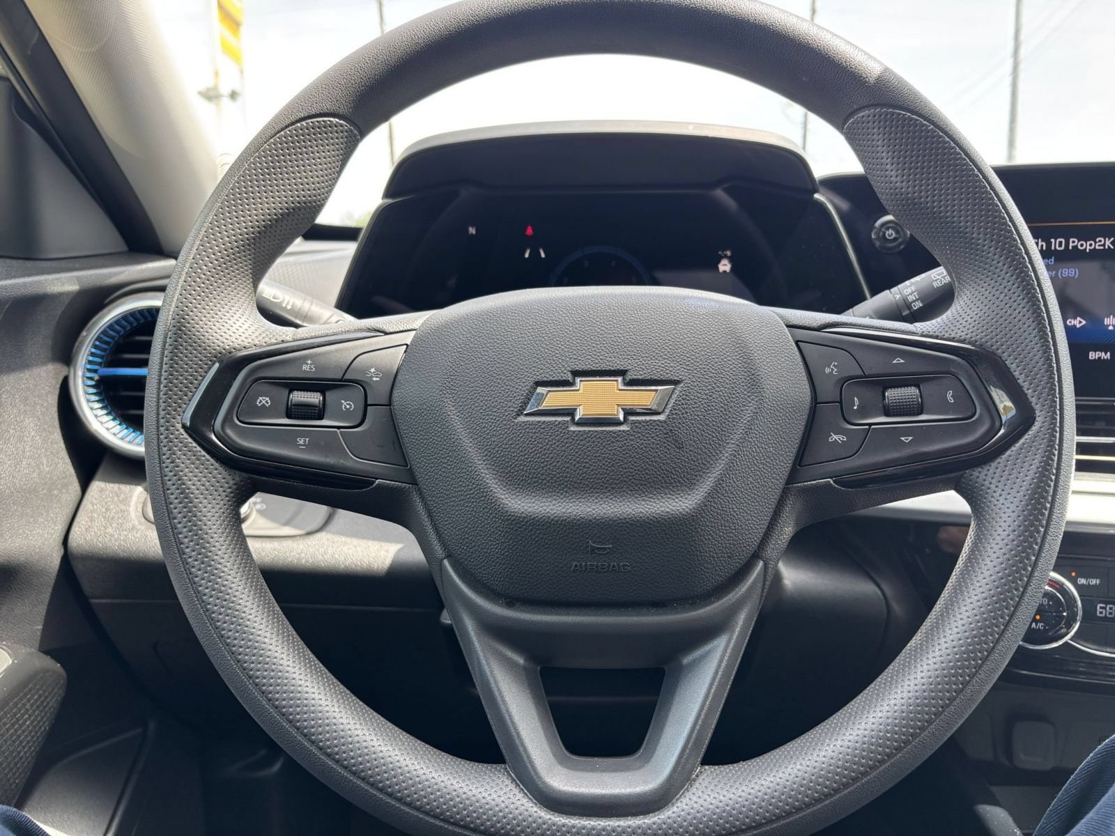 Thumbnail: 2025 Chevrolet Trax - 22