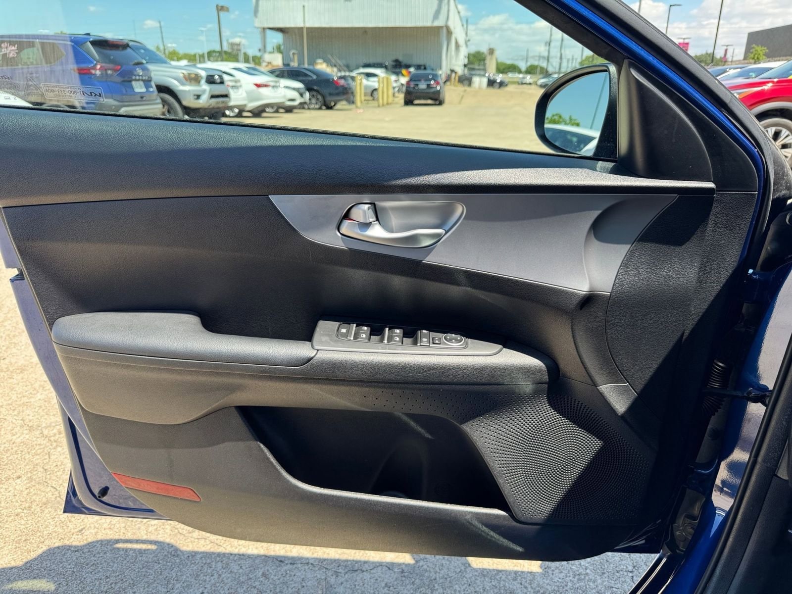 Thumbnail: 2023 Kia Forte - 16