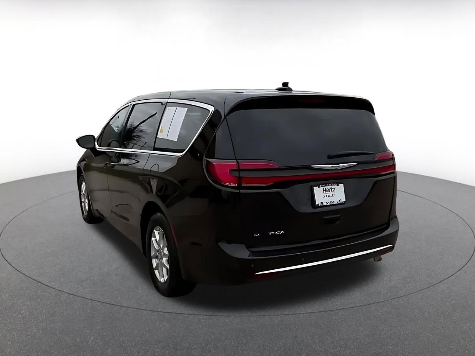 Thumbnail: 2025 Chrysler Pacifica - 11