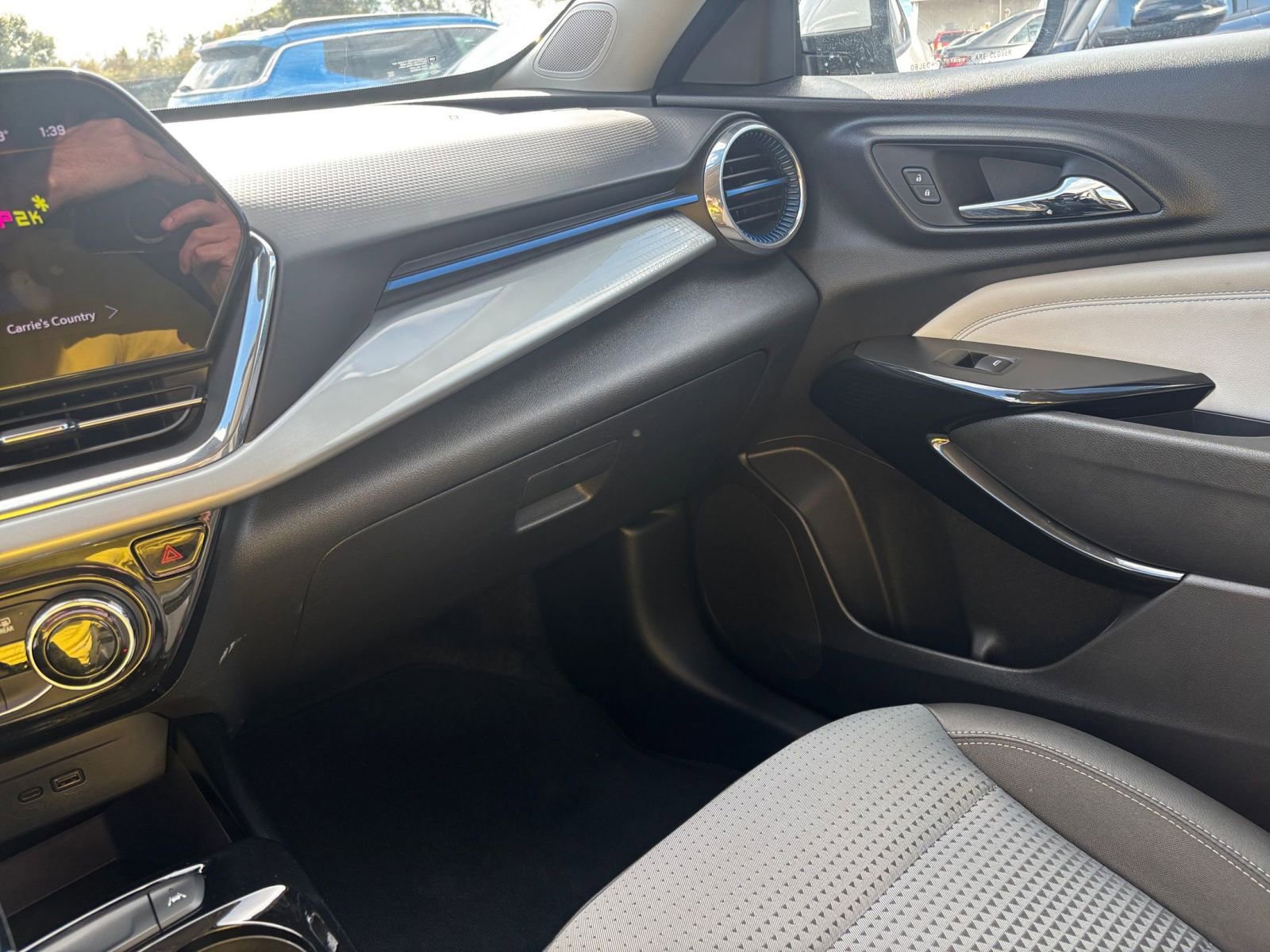 Thumbnail: 2025 Chevrolet Trax - 33