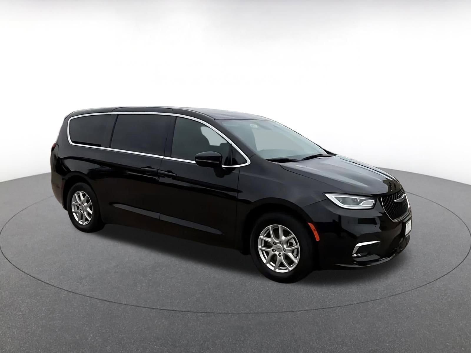 Thumbnail: 2025 Chrysler Pacifica - 2