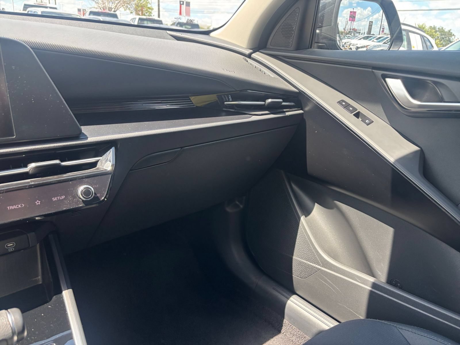 Thumbnail: 2026 Kia Niro - 32