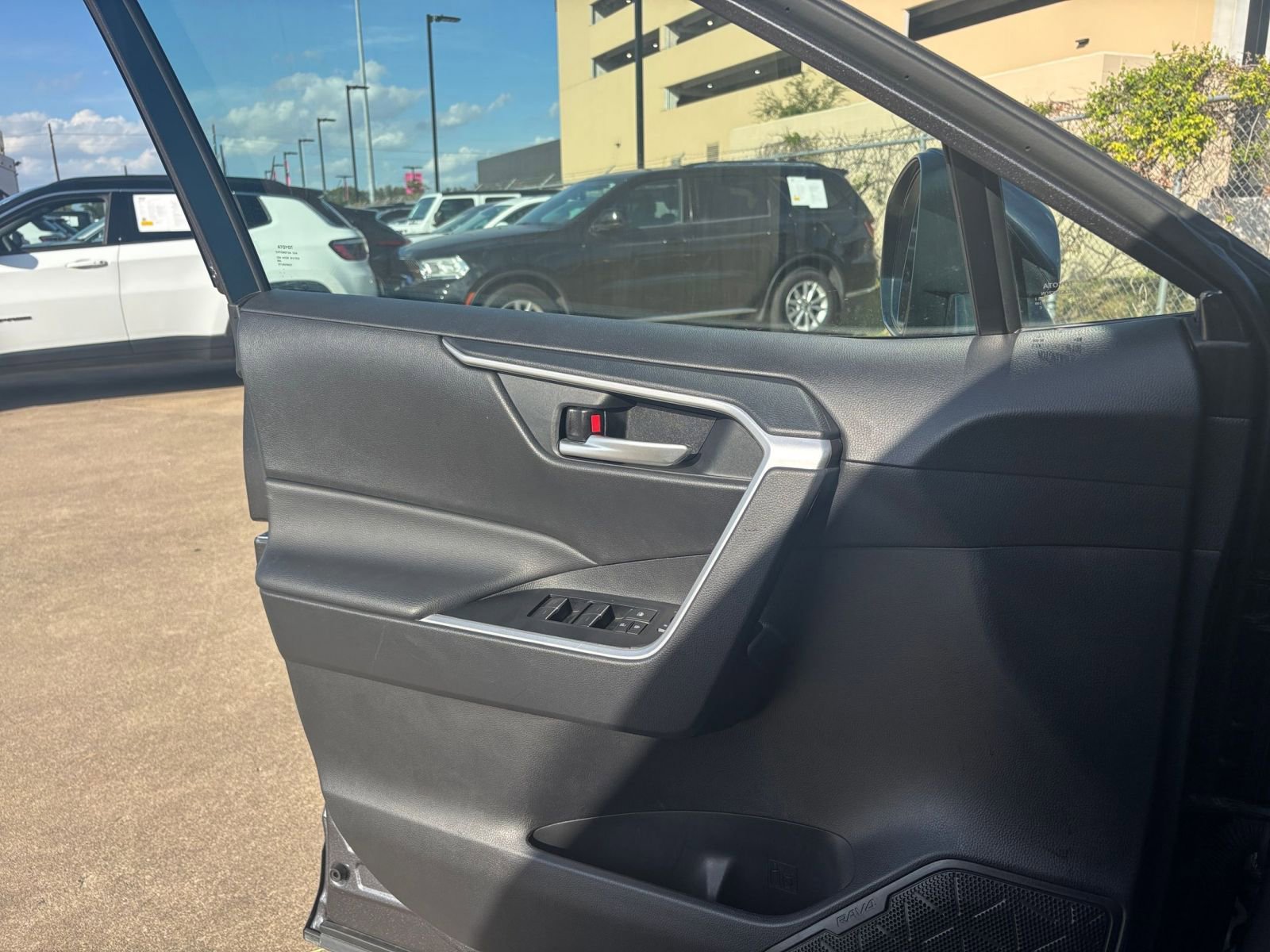 Thumbnail: 2025 Toyota RAV4 - 20