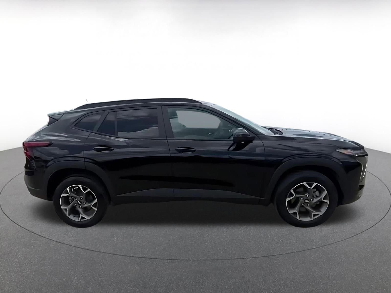 Thumbnail: 2025 Chevrolet Trax - 16