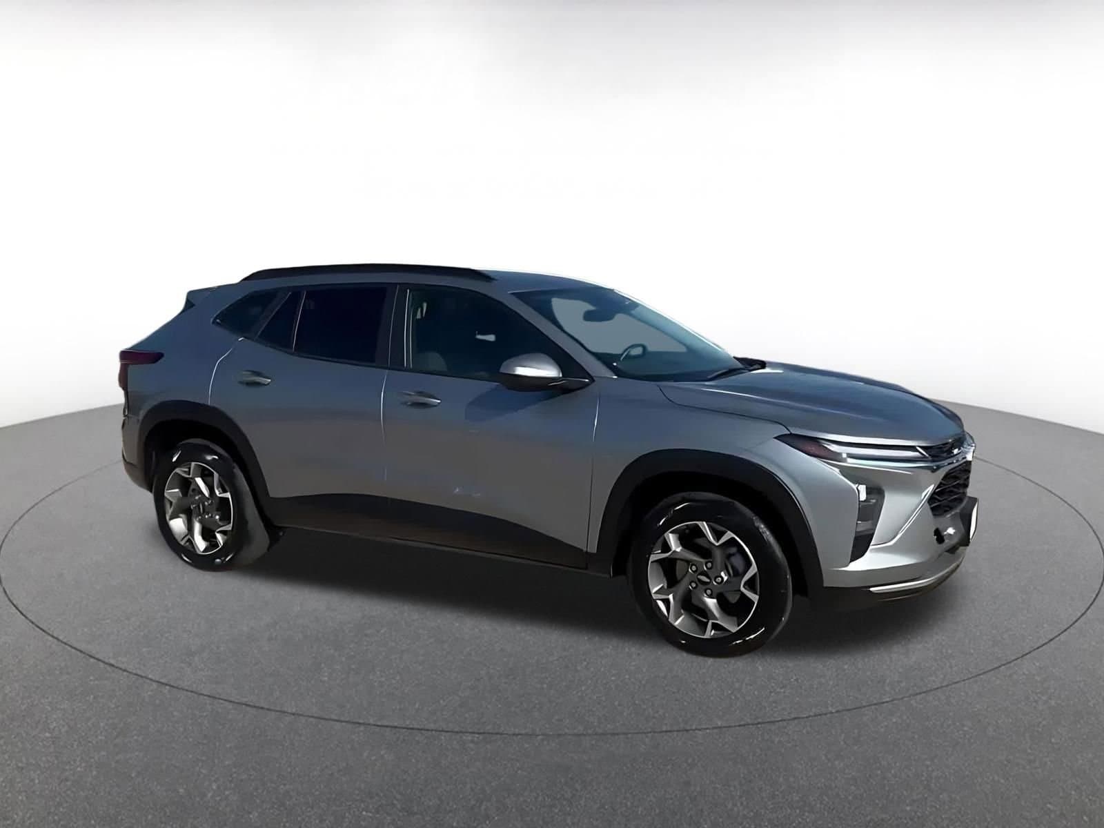 Thumbnail: 2025 Chevrolet Trax - 2