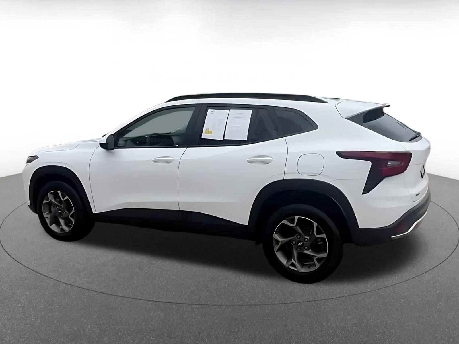 Thumbnail: 2025 Chevrolet Trax - 8