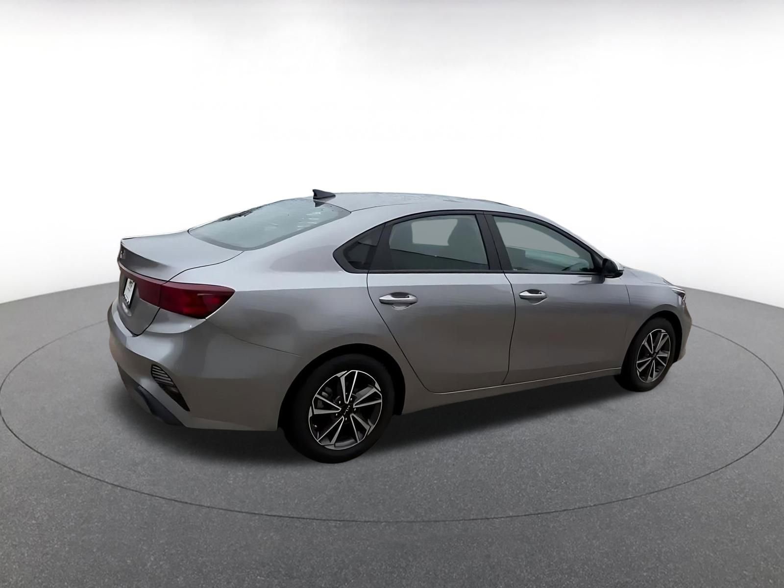 Thumbnail: 2023 Kia Forte - 15