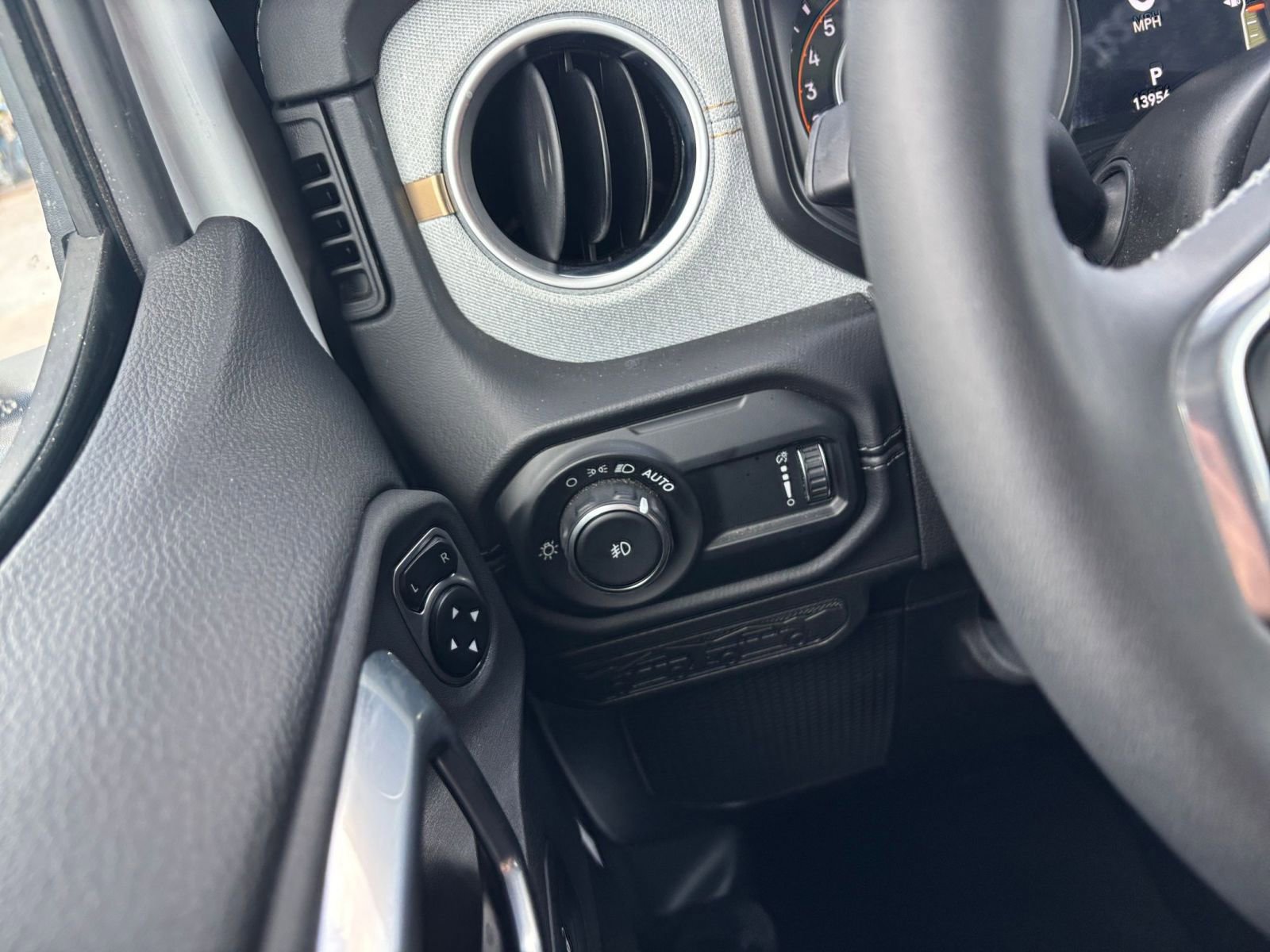 Thumbnail: 2025 Jeep Wrangler - 33