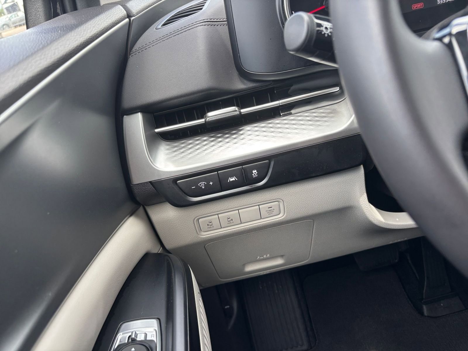 Thumbnail: 2024 Kia Carnival - 34