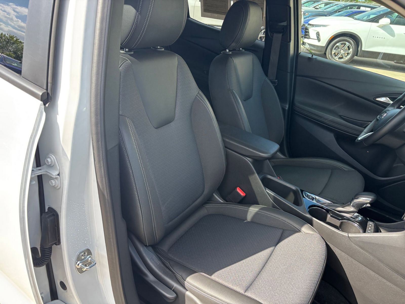 Thumbnail: 2025 Buick Encore GX - 35