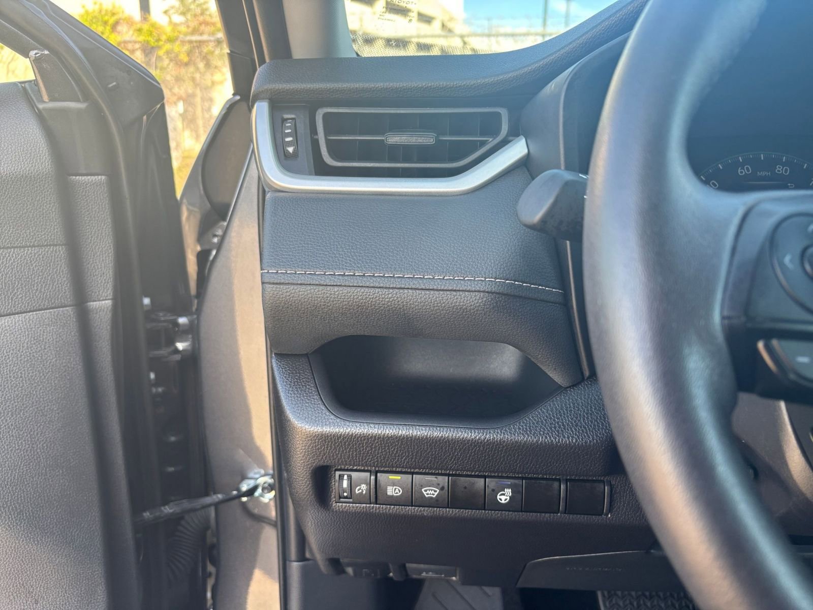 Thumbnail: 2025 Toyota RAV4 - 32