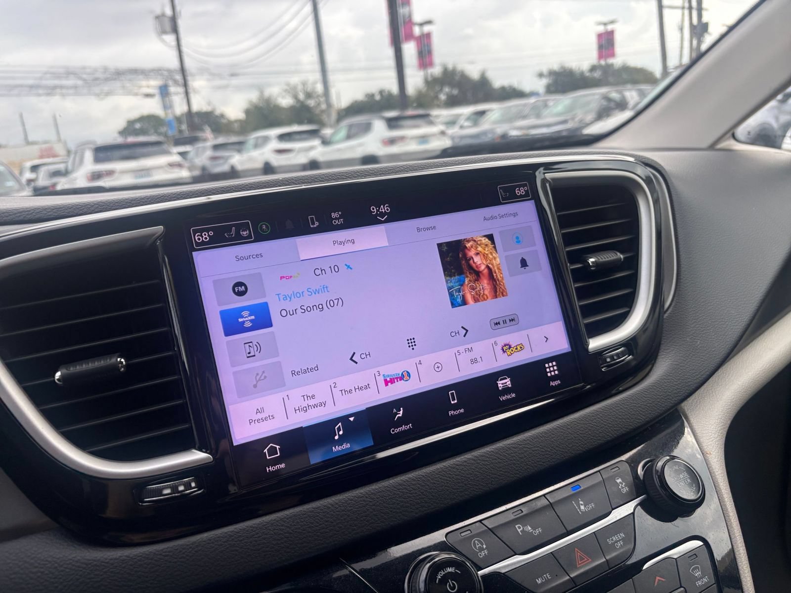Thumbnail: 2024 Chrysler Pacifica - 19