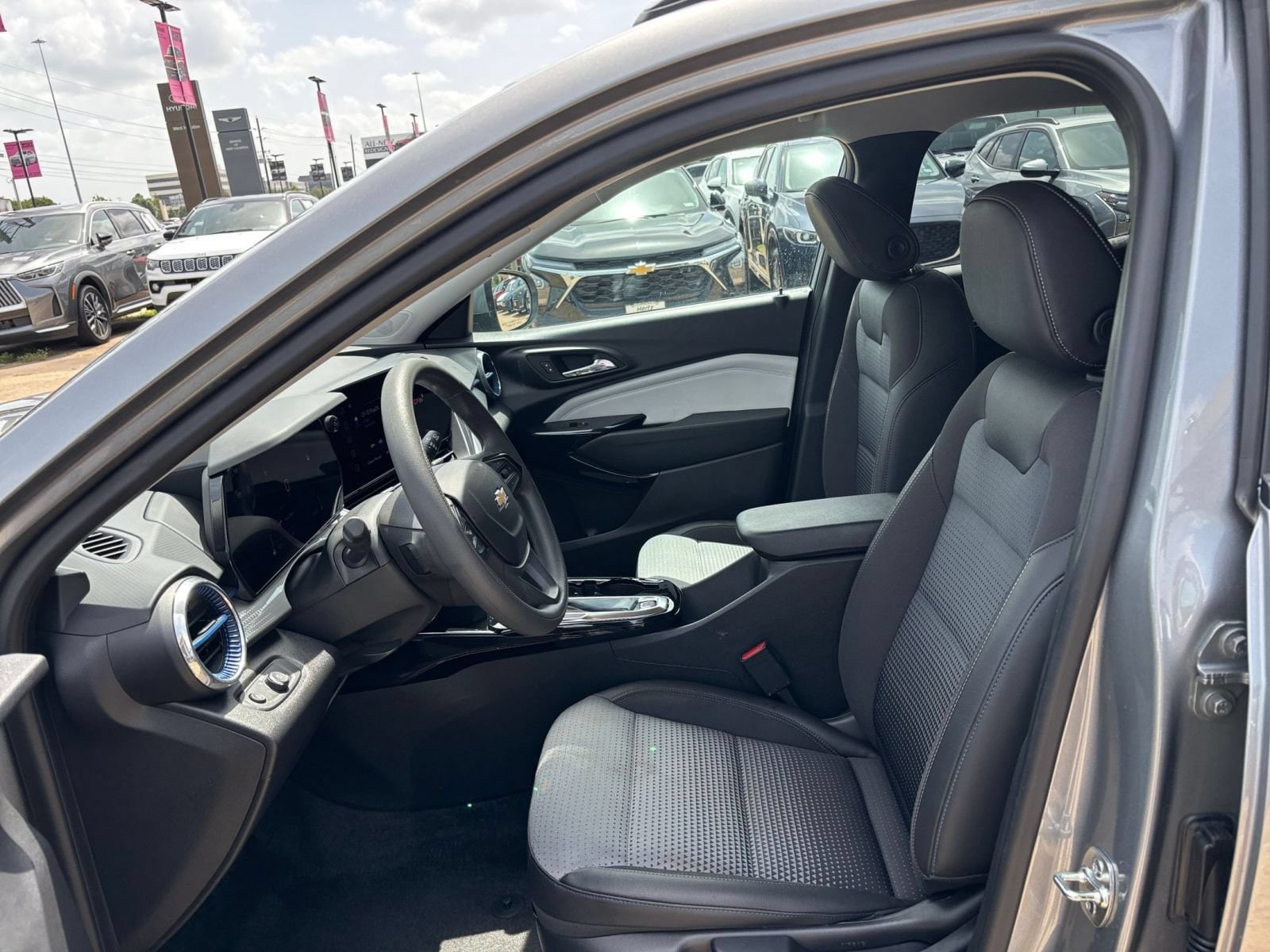 Thumbnail: 2025 Chevrolet Trax - 21