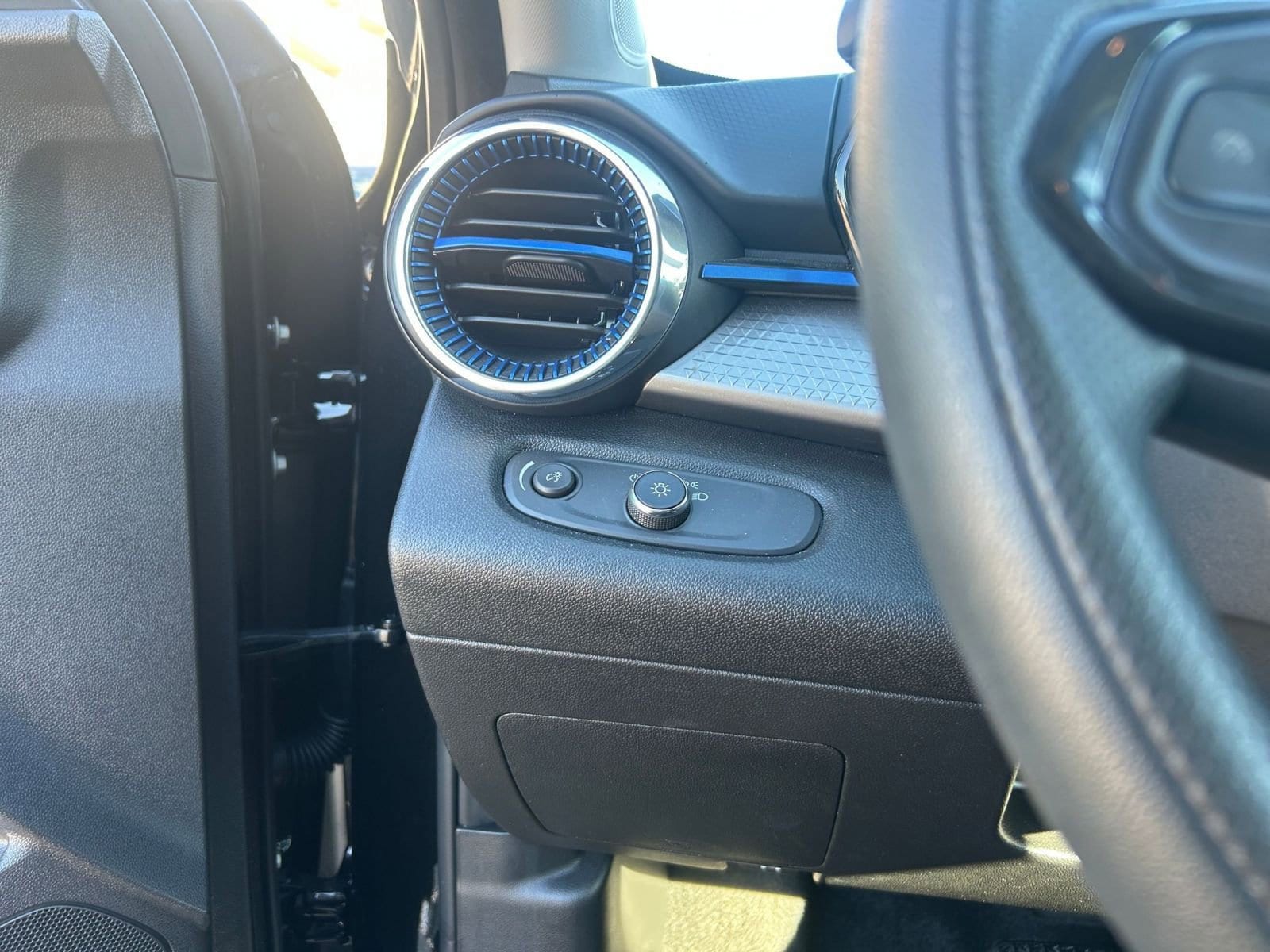 Thumbnail: 2025 Chevrolet Trax - 32