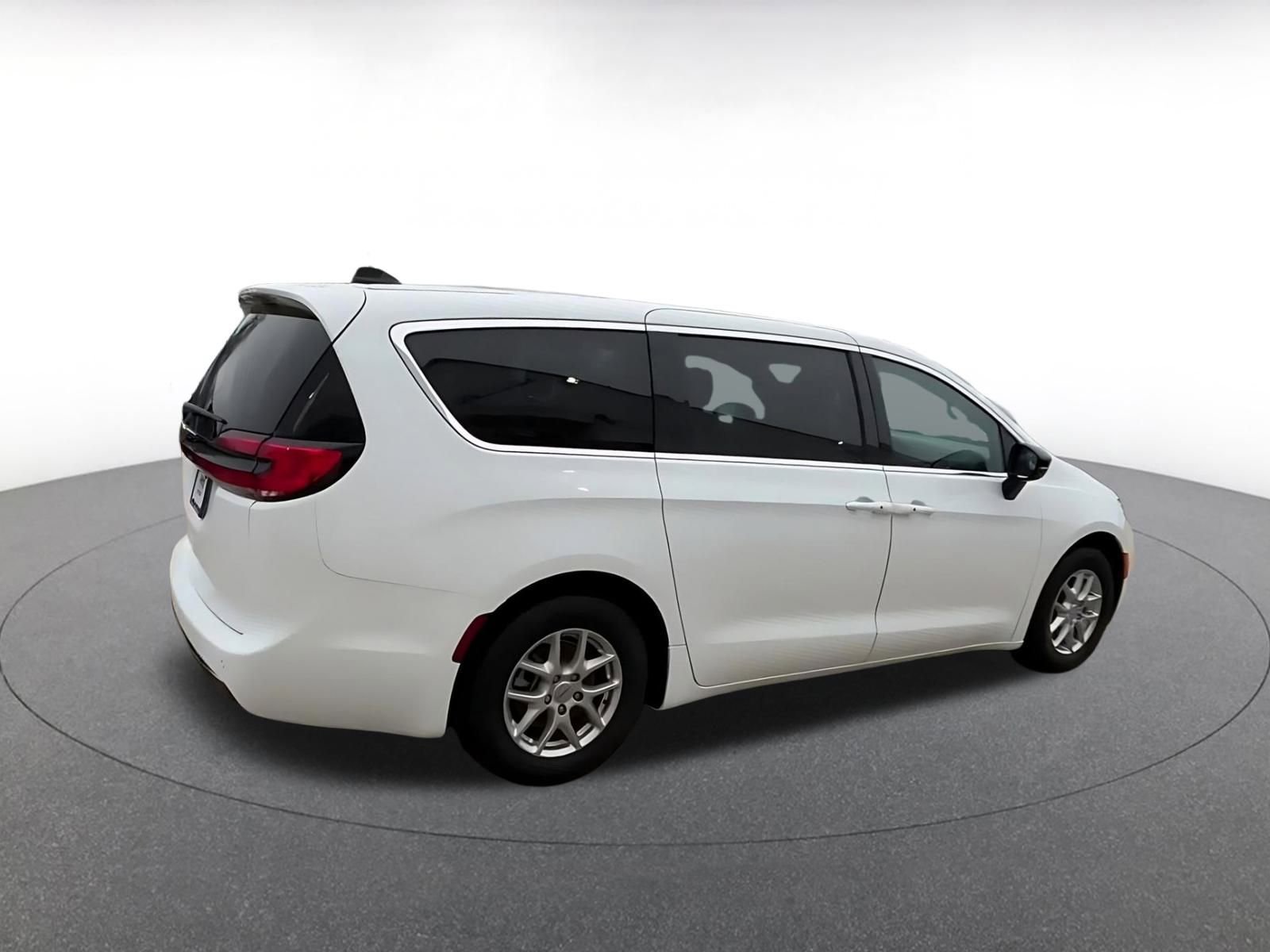 Thumbnail: 2025 Chrysler Pacifica - 15