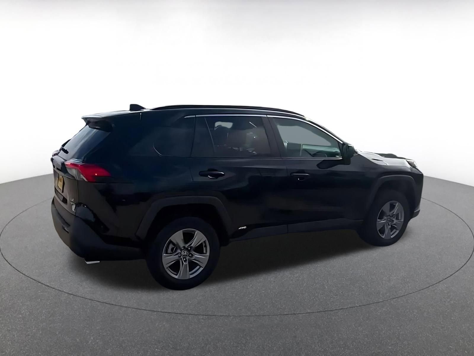 Thumbnail: 2025 Toyota RAV4 - 15