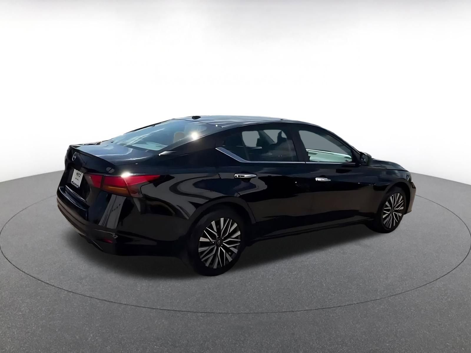 Thumbnail: 2025 Nissan Altima - 14