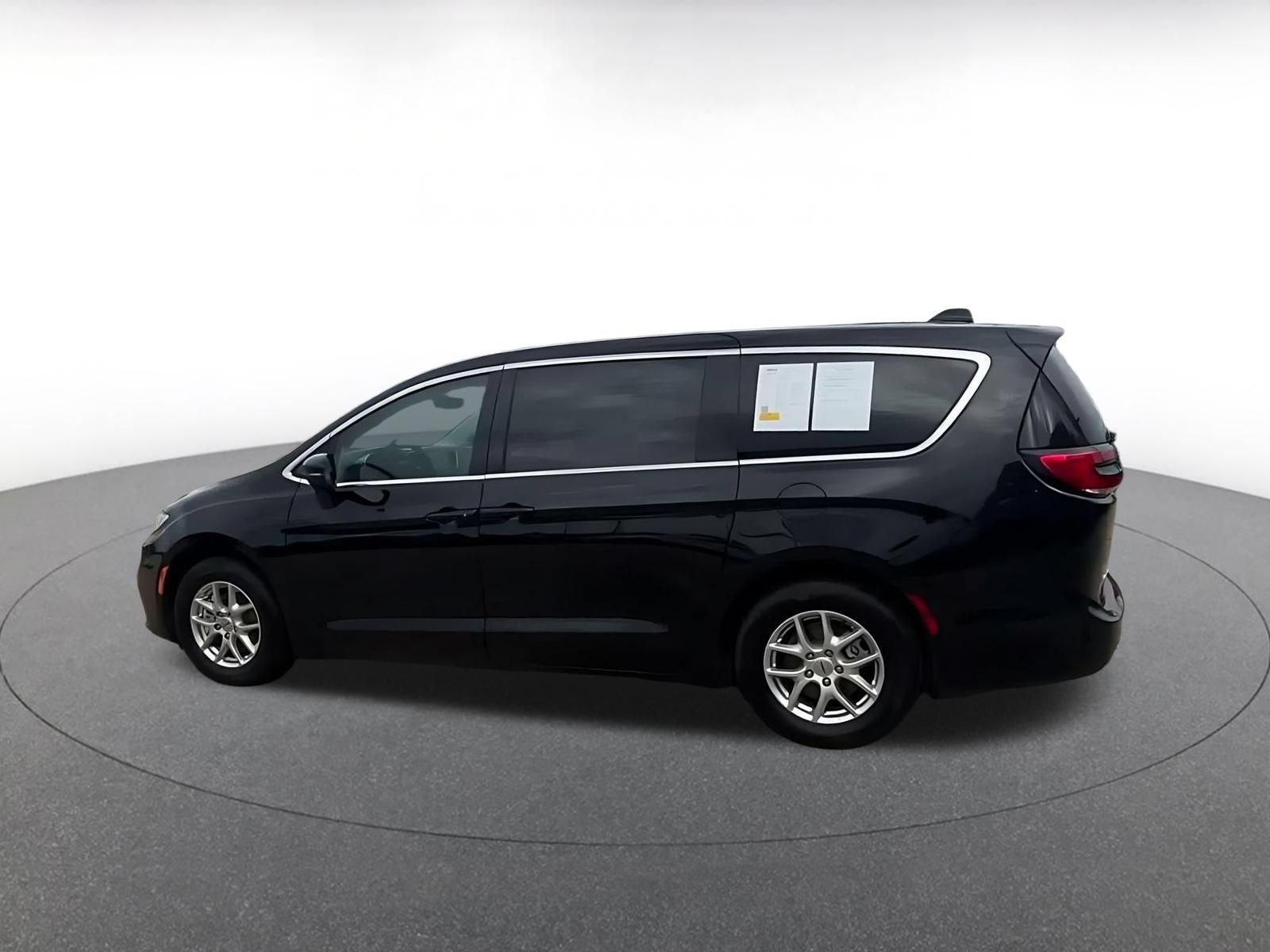 Thumbnail: 2024 Chrysler Pacifica - 9