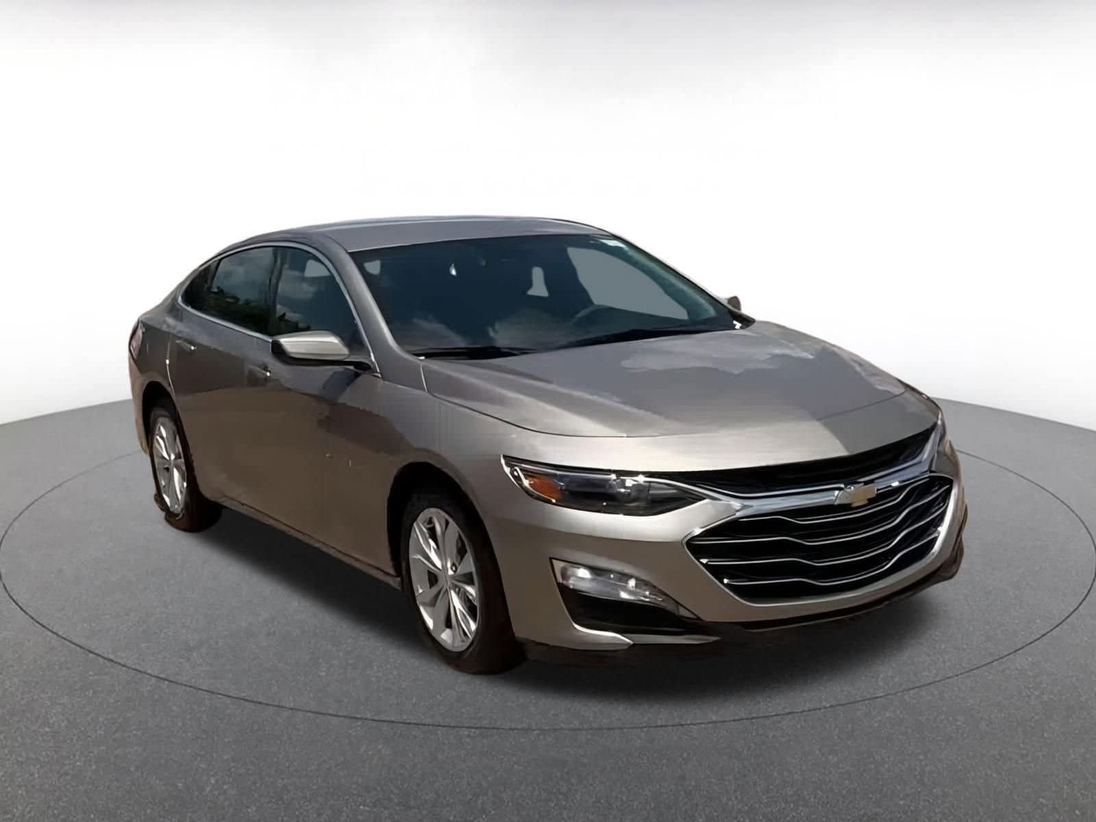 Thumbnail: 2024 Chevrolet Malibu - 4