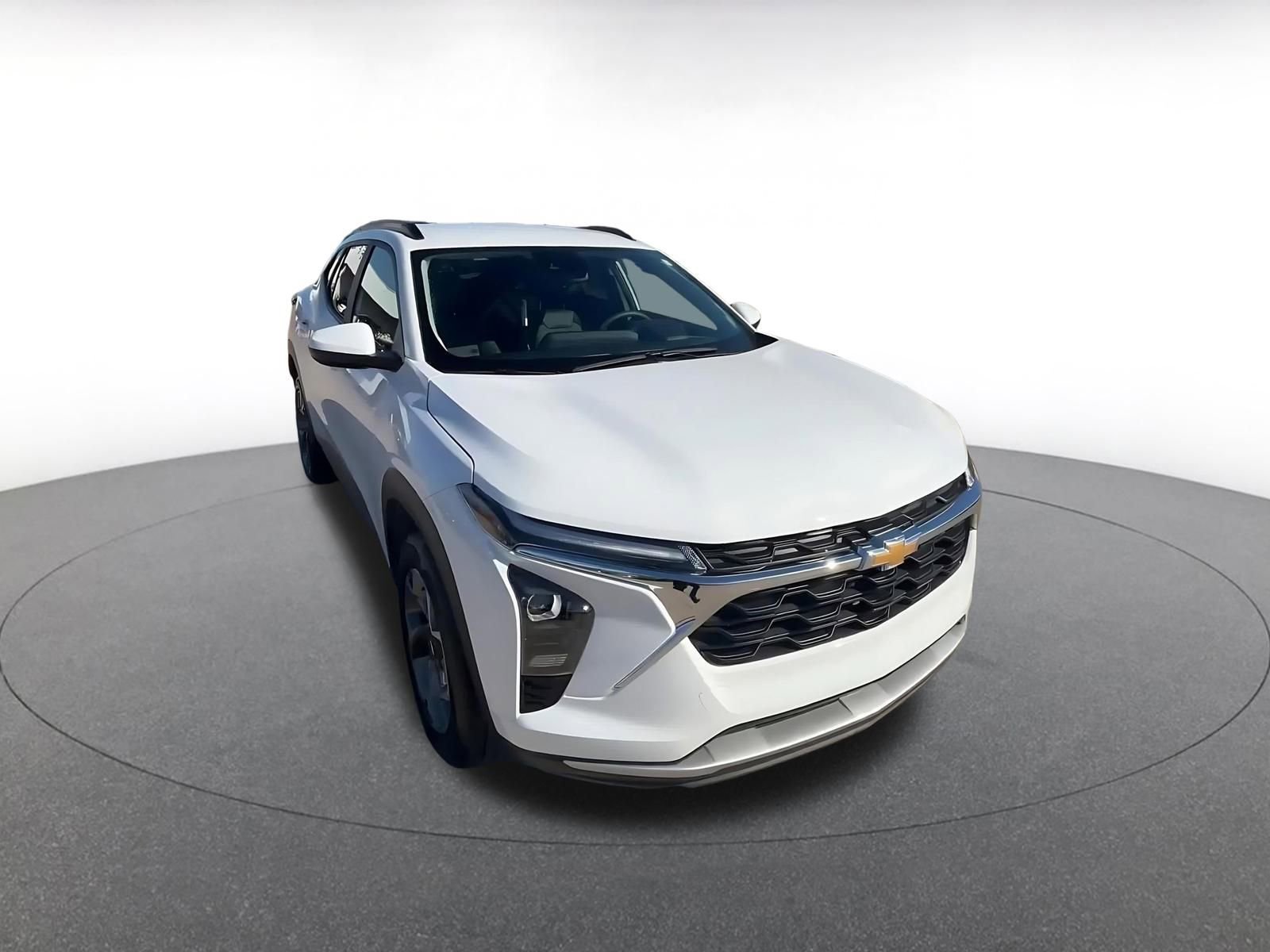 Thumbnail: 2025 Chevrolet Trax - 3
