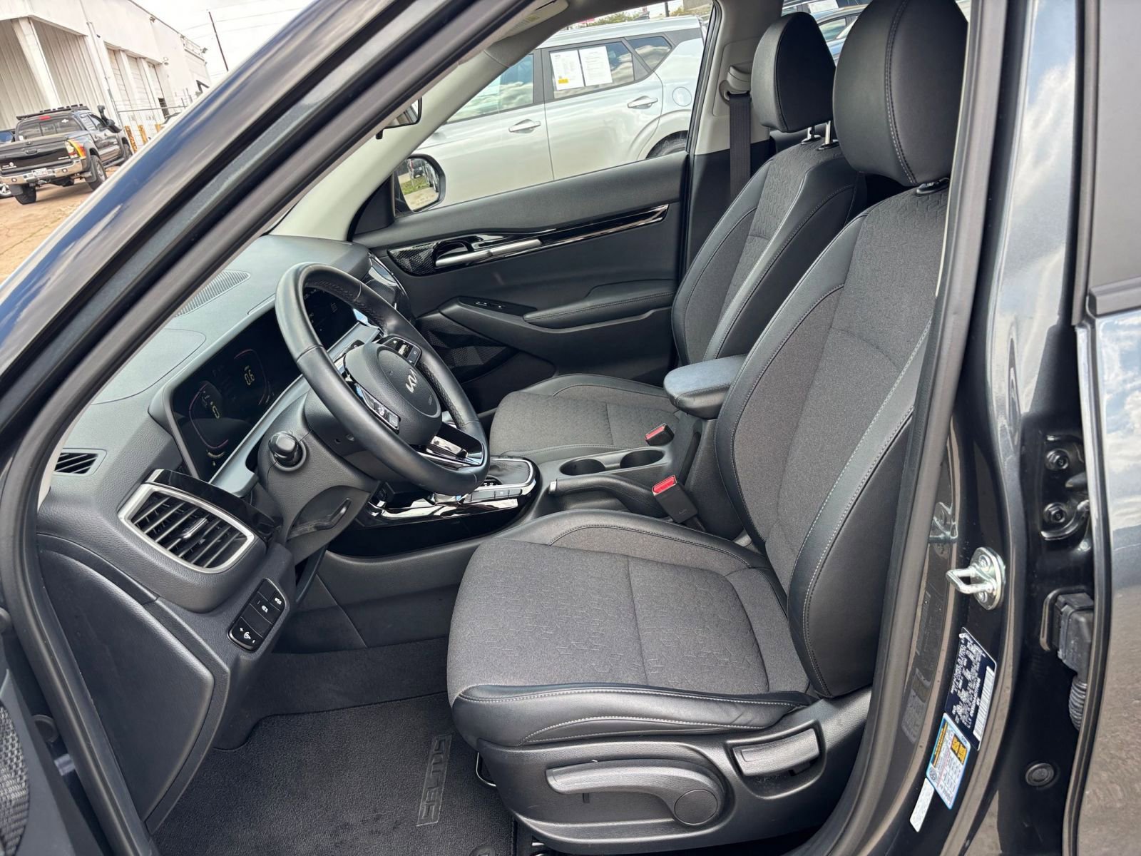 Thumbnail: 2025 Kia Seltos - 27