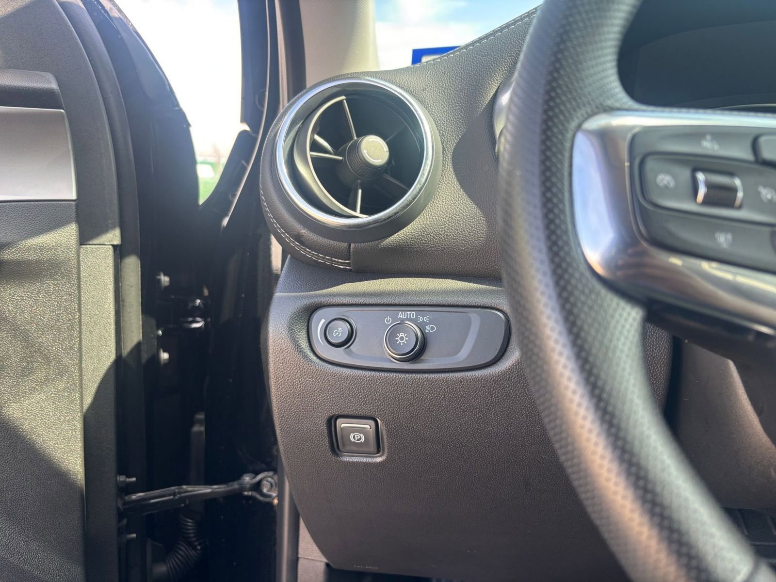 Thumbnail: 2025 Chevrolet Blazer - 33