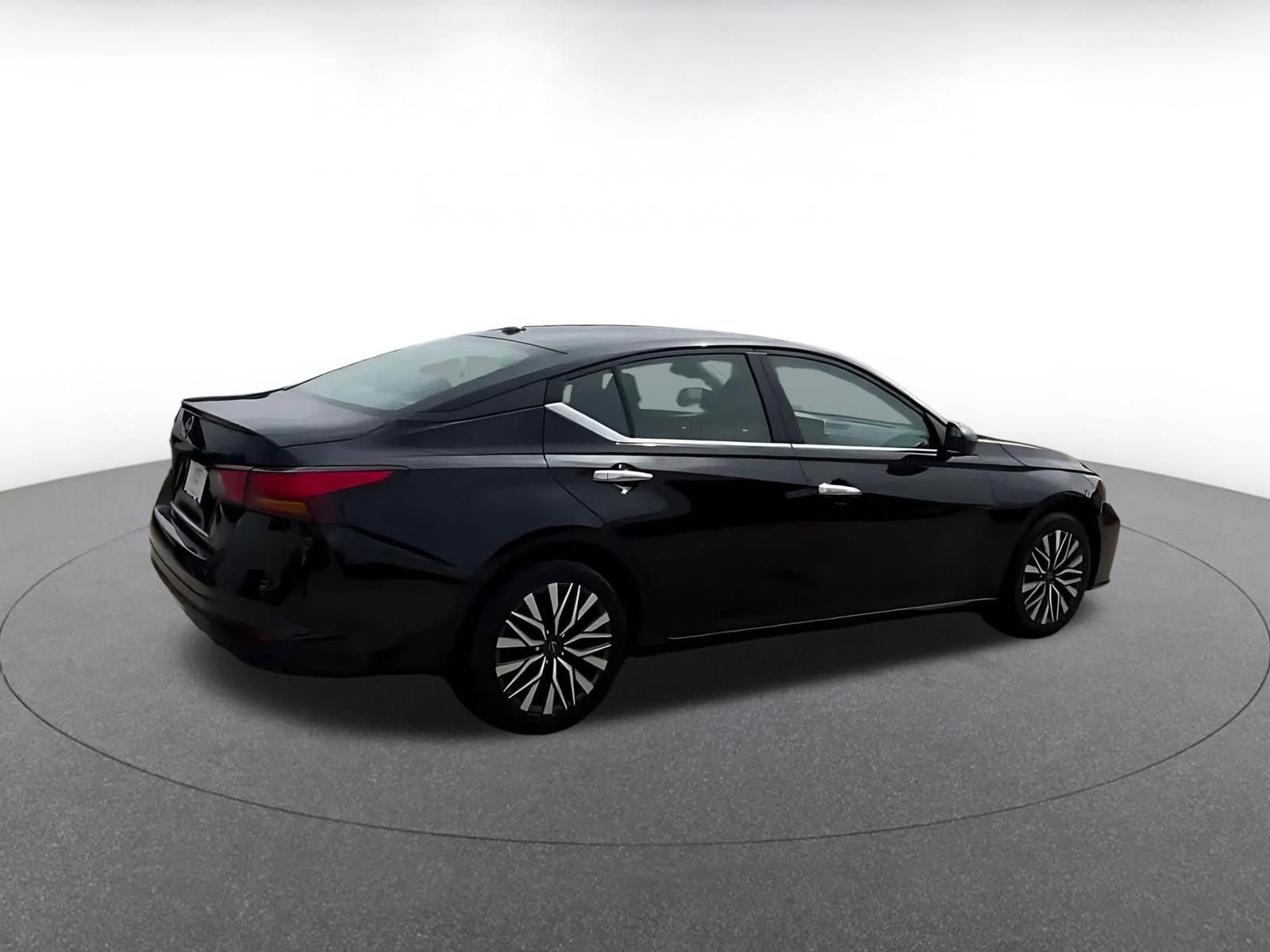 Thumbnail: 2025 Nissan Altima - 12